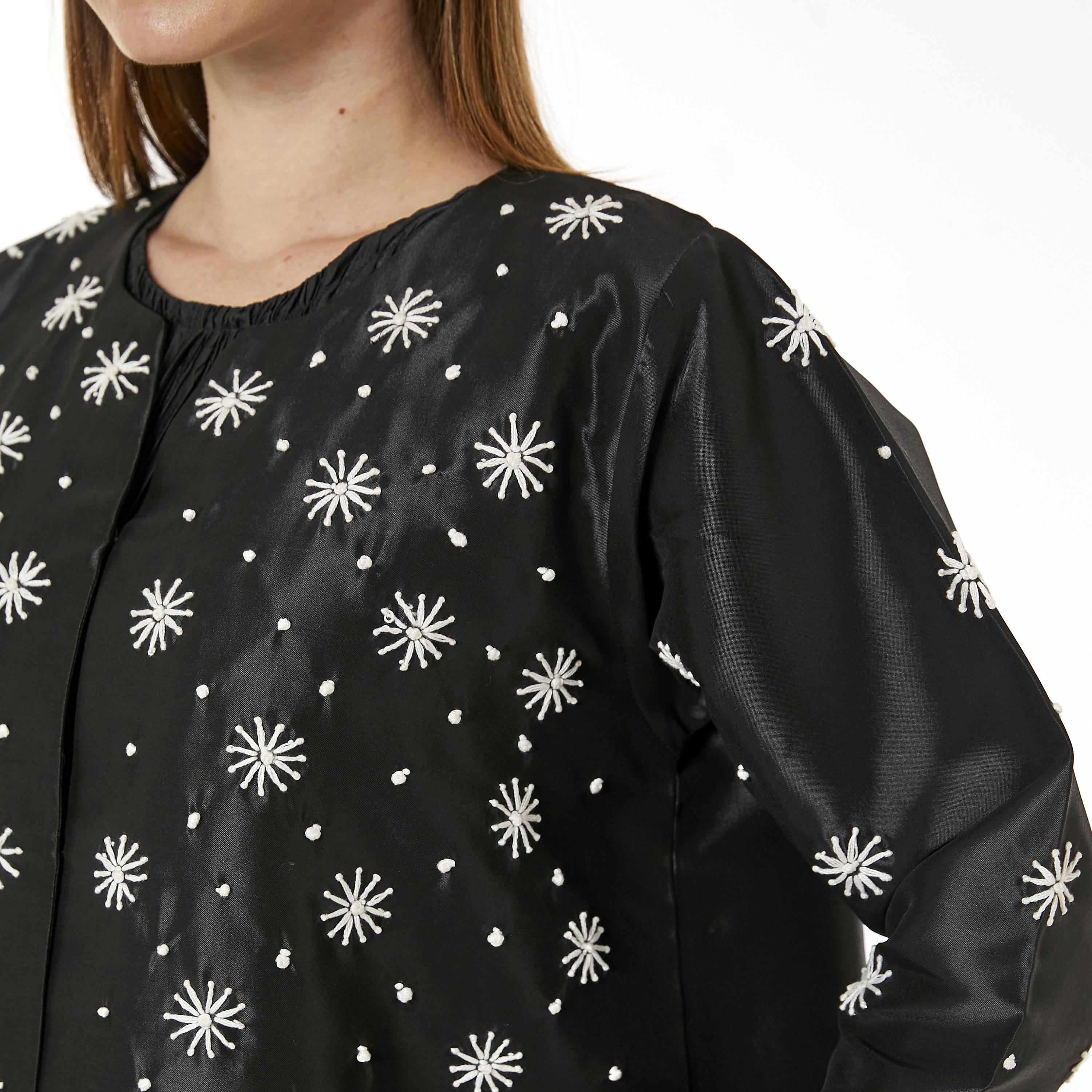 Moistreet Black Embroidered Zoom Fabric Women's Abaya with Hijab-women-arabicclothing-abayas-image-2