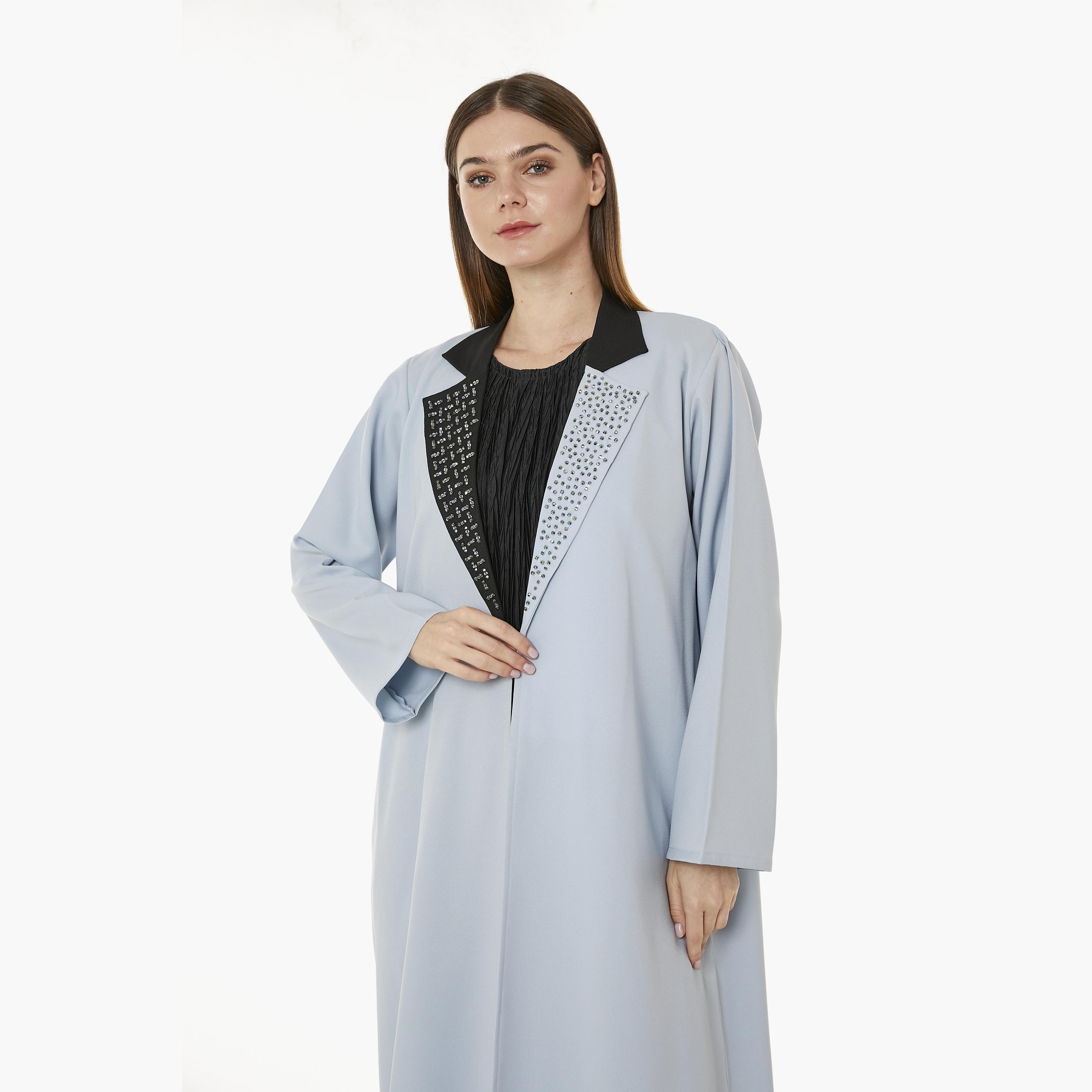  عباية نسائية من الكريب باللون الأزرق الفاتح مع حجاب وياقة مدببة من مويستريت-women-arabicclothing-abayas-image-2