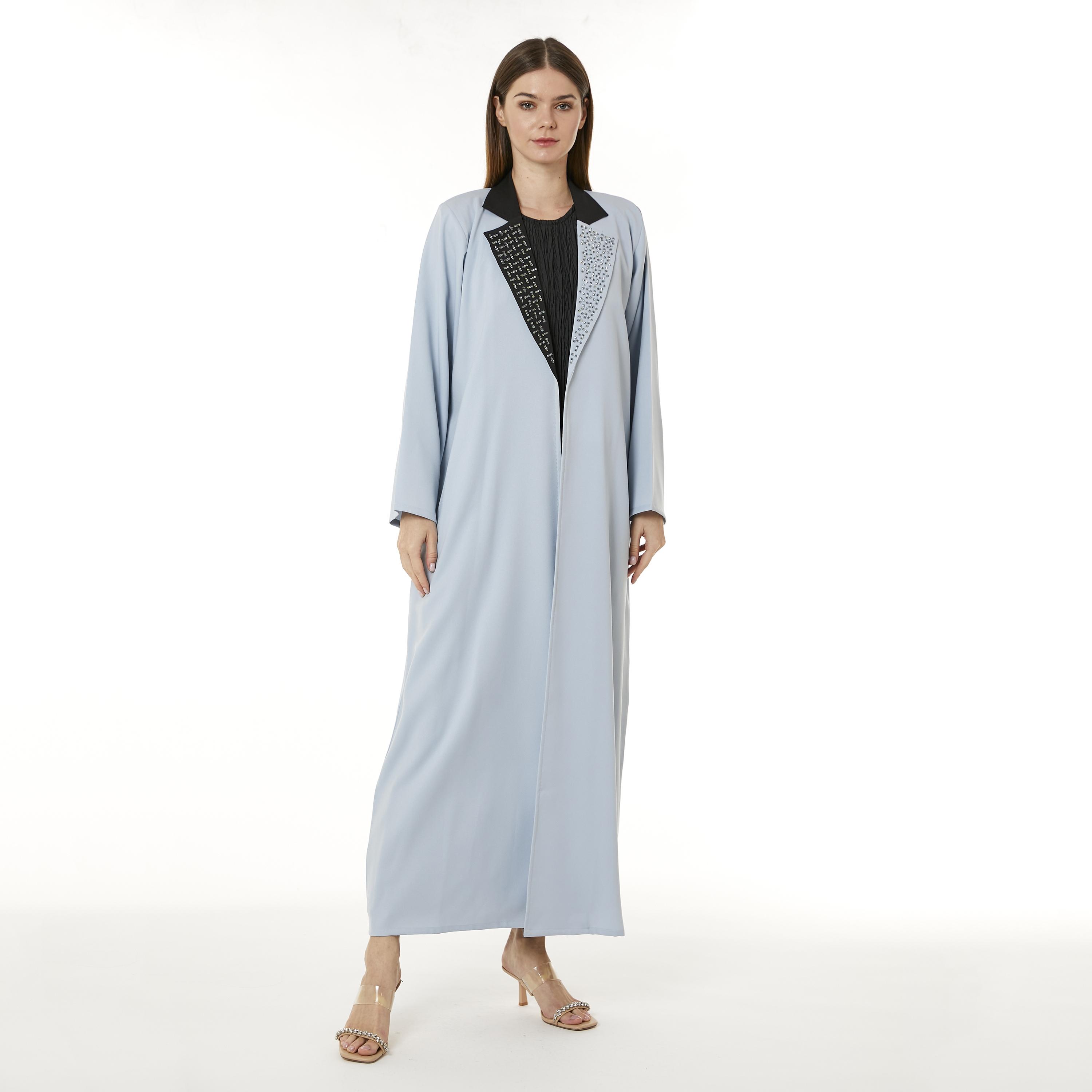  عباية نسائية من الكريب باللون الأزرق الفاتح مع حجاب وياقة مدببة من مويستريت-women-arabicclothing-abayas-image-3