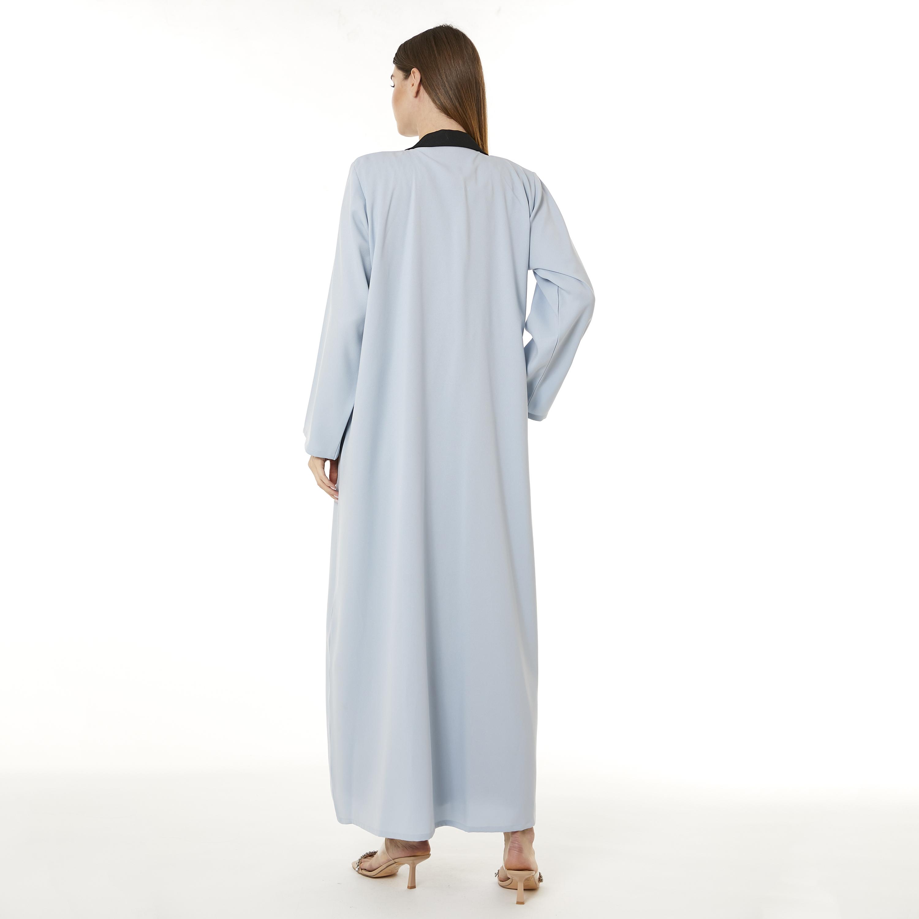  عباية نسائية من الكريب باللون الأزرق الفاتح مع حجاب وياقة مدببة من مويستريت-women-arabicclothing-abayas-image-4