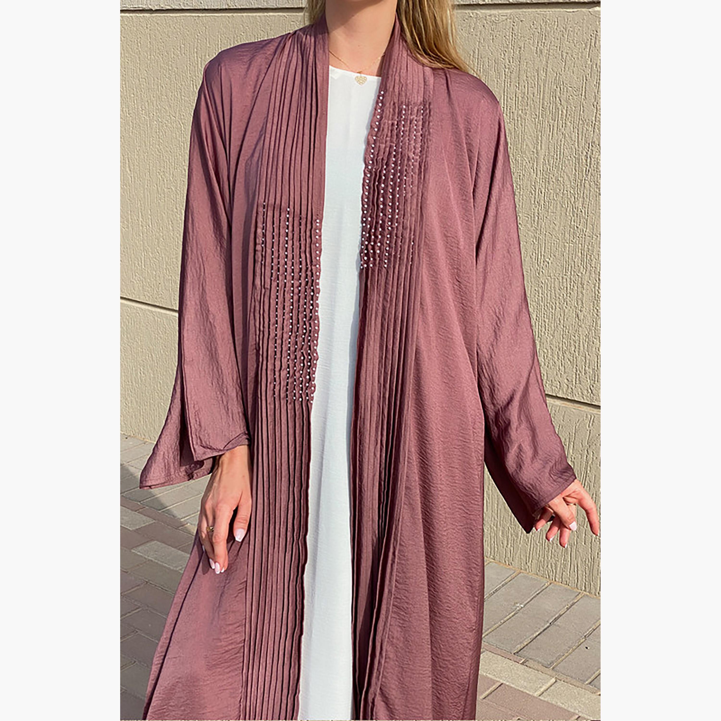 عباية باللون الوردي بطيات وأكمام واسعة ومطرزة مع شيلة من مويستريت-women-arabicclothing-abayas-image-2
