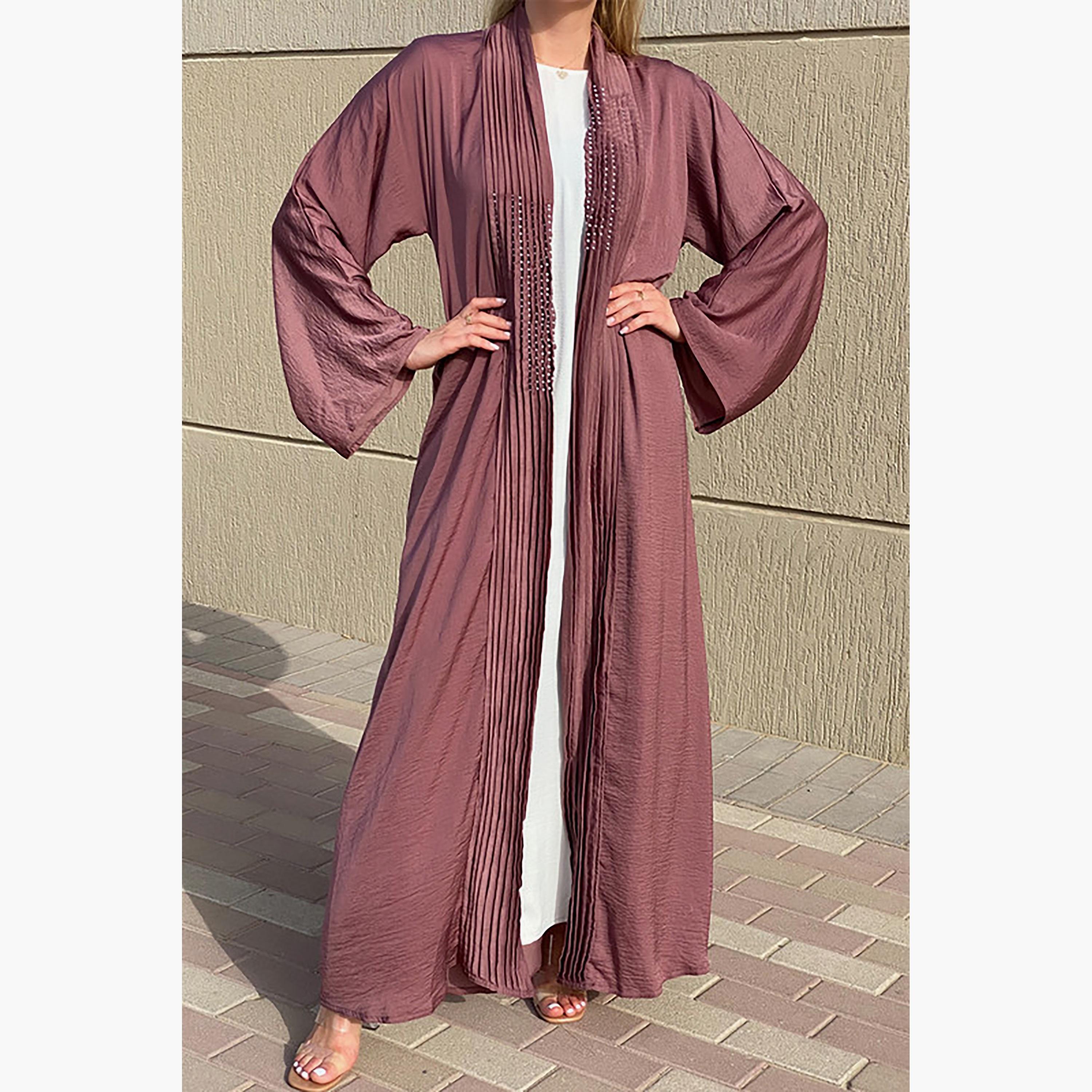 عباية باللون الوردي بطيات وأكمام واسعة ومطرزة مع شيلة من مويستريت-women-arabicclothing-abayas-image-4