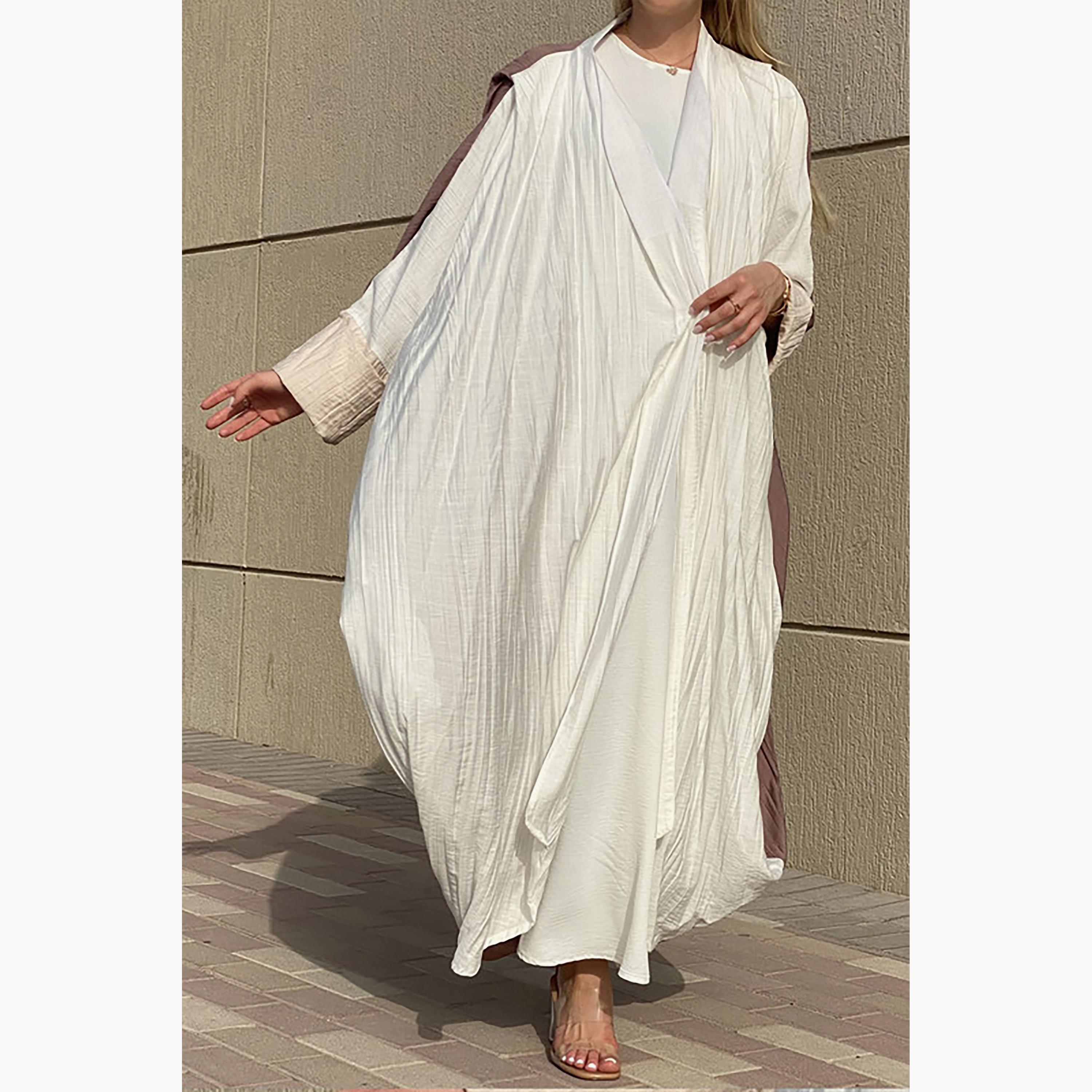 طقم مكون من 3 قطع عباية بيضاء اللون وفستان داخلي مع وشاح من مويستريت-women-arabicclothing-abayainner-image-1