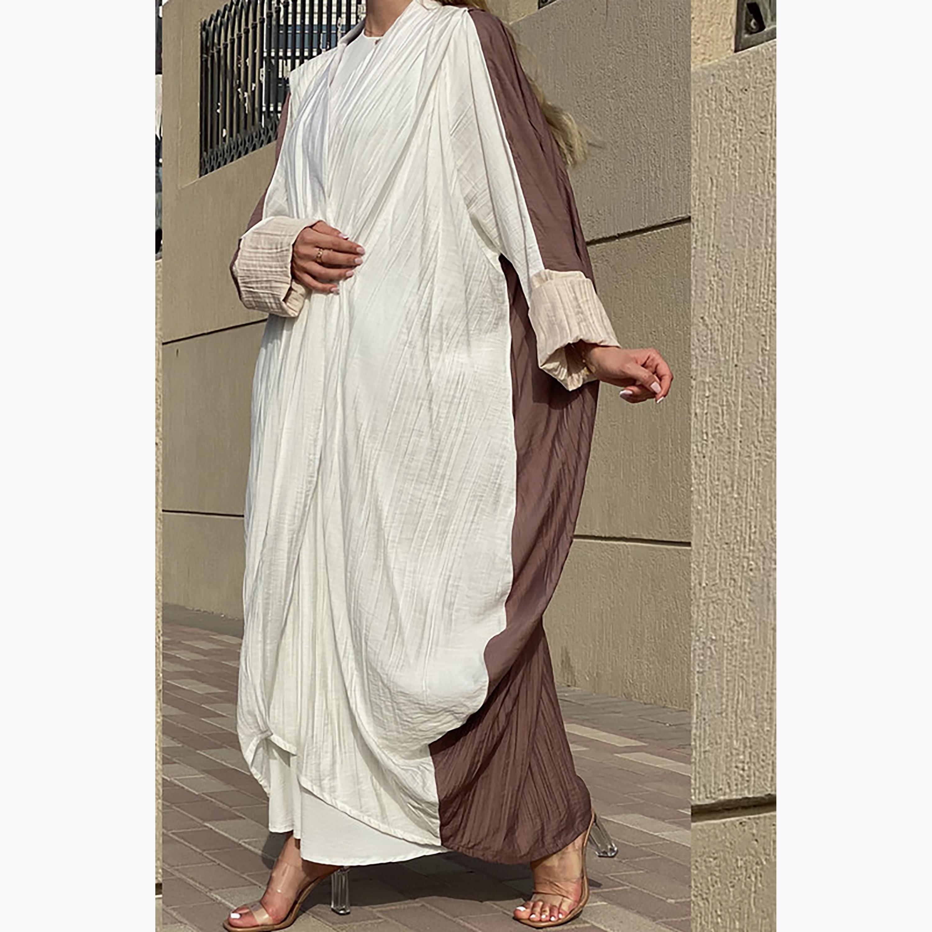 طقم مكون من 3 قطع عباية بيضاء اللون وفستان داخلي مع وشاح من مويستريت-women-arabicclothing-abayainner-image-3