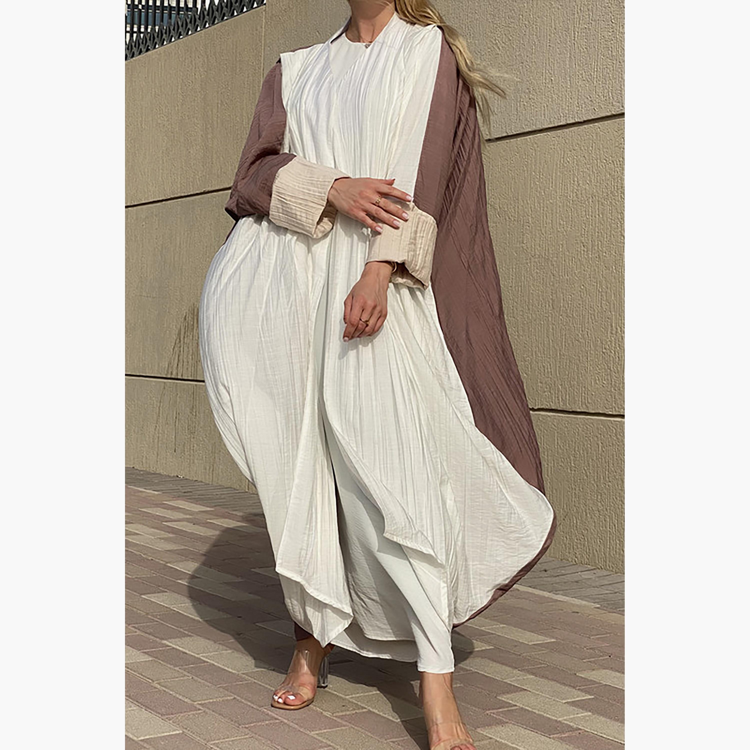 طقم مكون من 3 قطع عباية بيضاء اللون وفستان داخلي مع وشاح من مويستريت-women-arabicclothing-abayainner-image-5