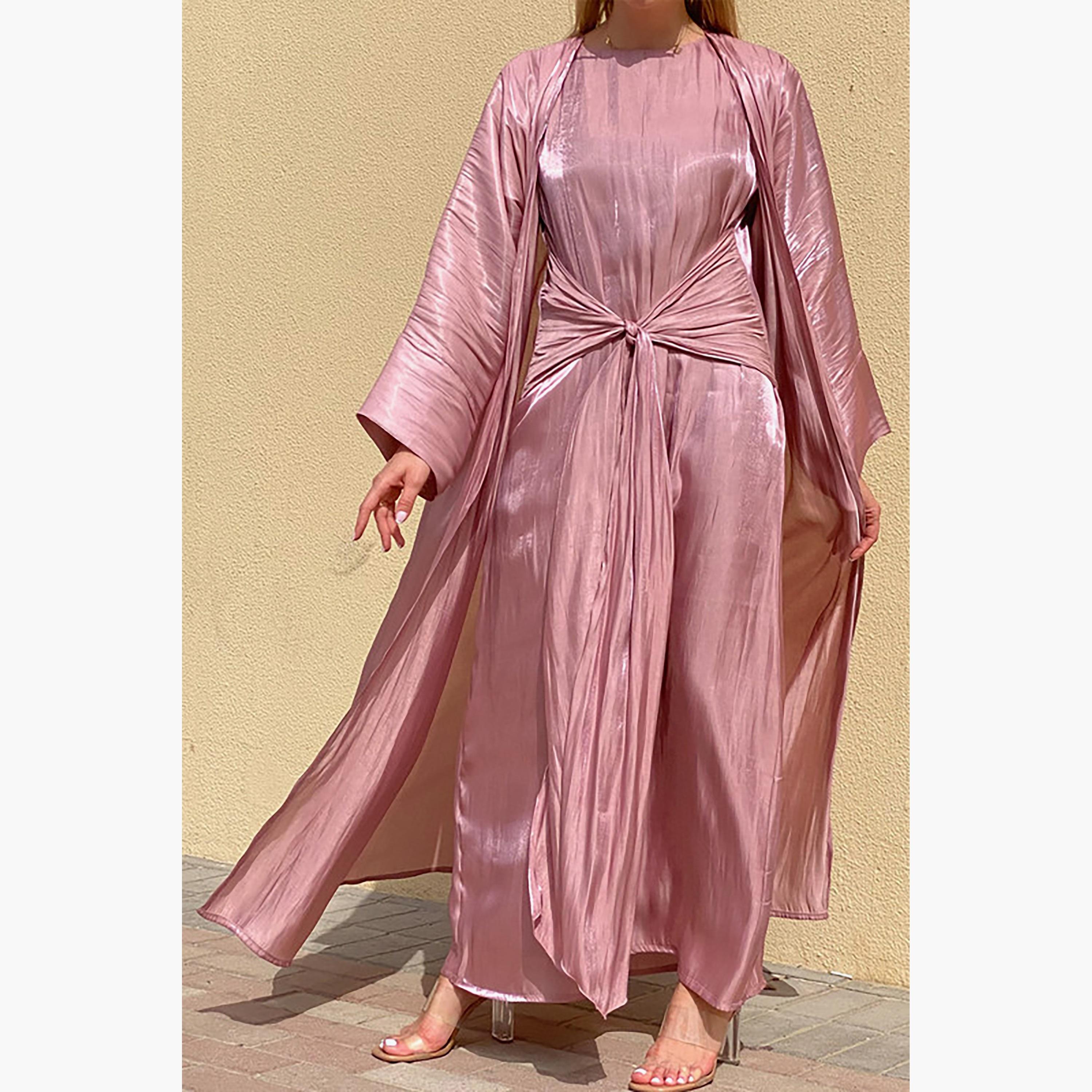 طقم 3 قطع عباية روتانا وردي لامعة وأكمام واسعة وفستان داخلي مع شيلة من مويستريت-women-arabicclothing-abayainner-image-1