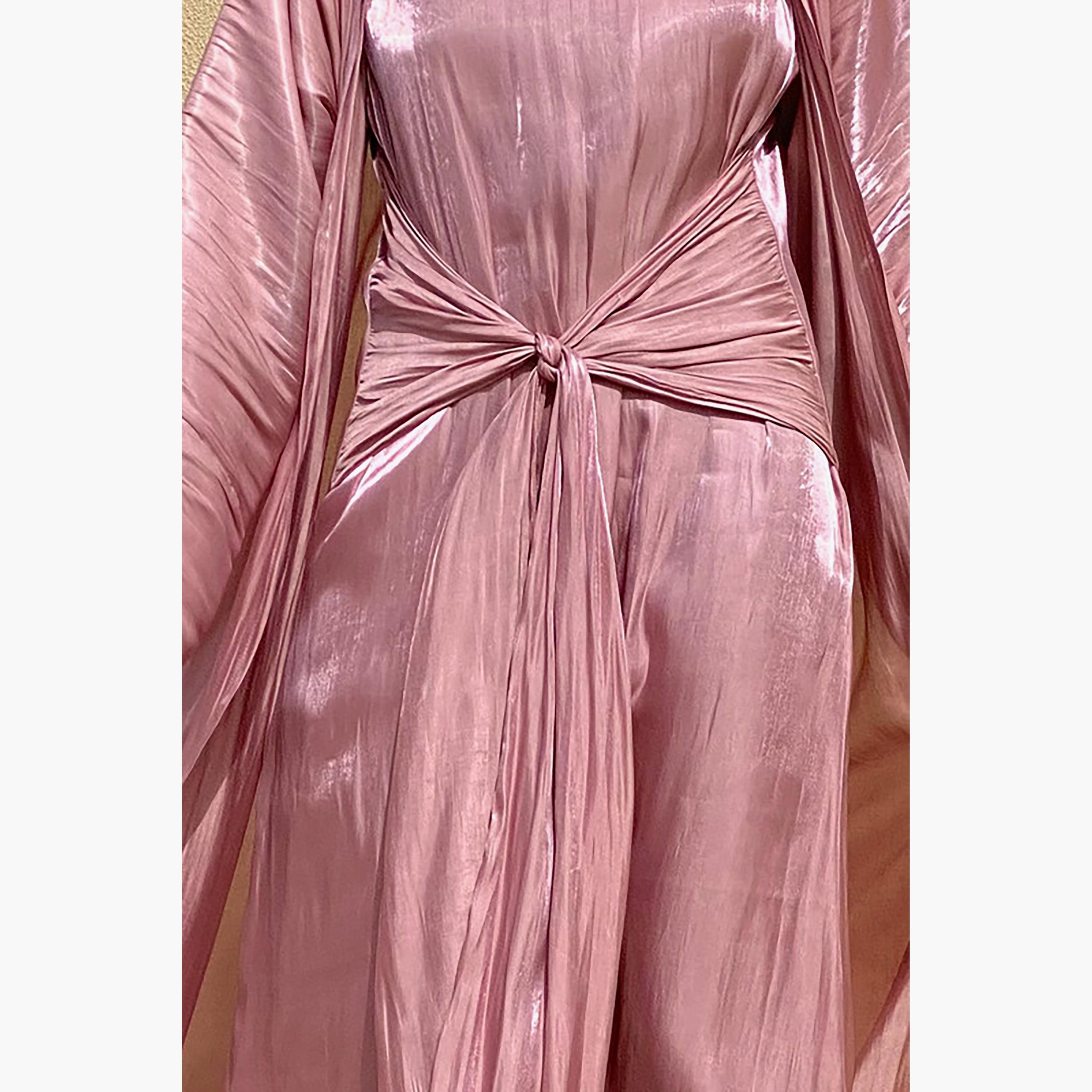 طقم 3 قطع عباية روتانا وردي لامعة وأكمام واسعة وفستان داخلي مع شيلة من مويستريت-women-arabicclothing-abayainner-image-2