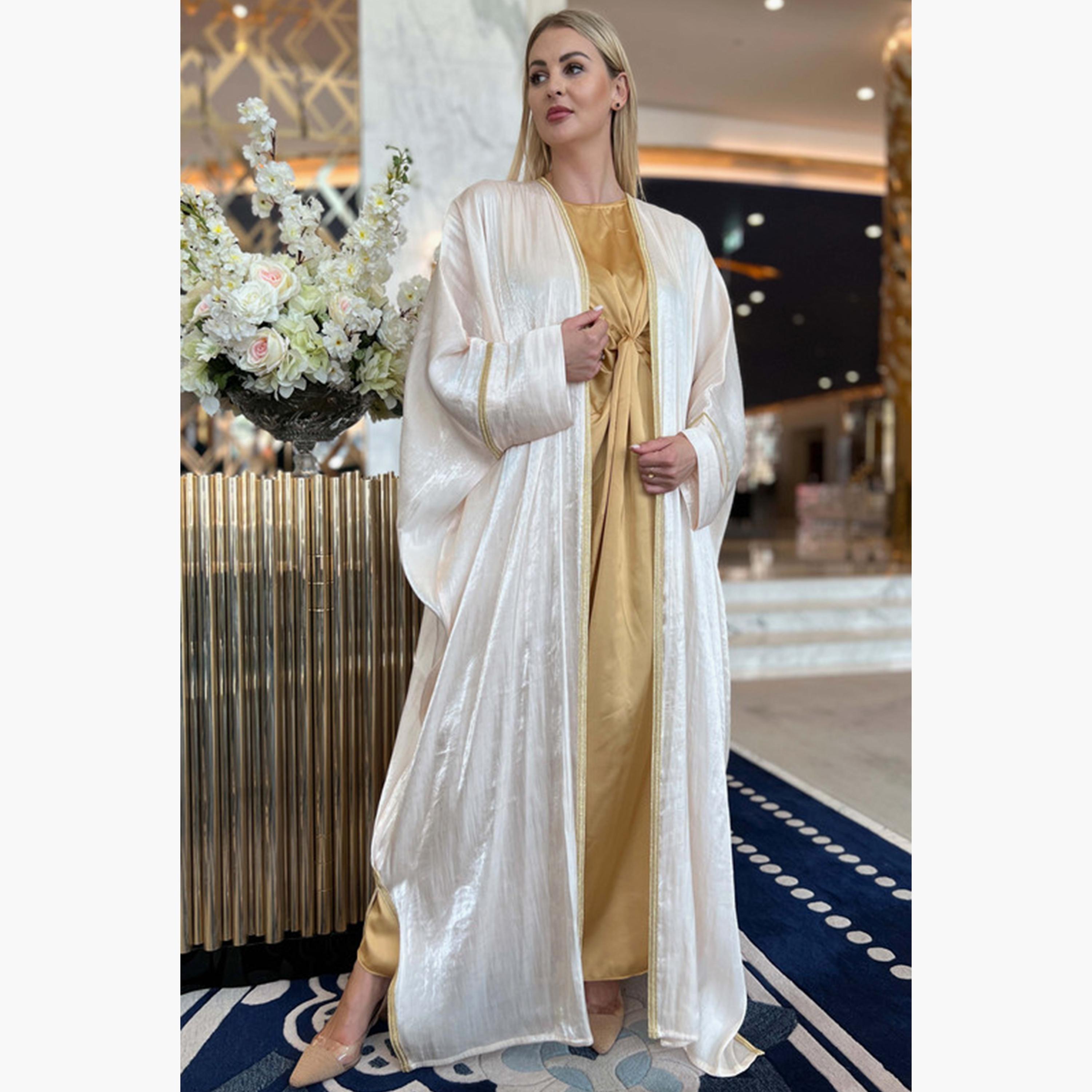 طقم 3 قطع عباية بشت روتانا خوخي لامعة وأكمام باتوينج وفستان داخلي مع شيلة من مويستريت-women-arabicclothing-abayainner-image-1