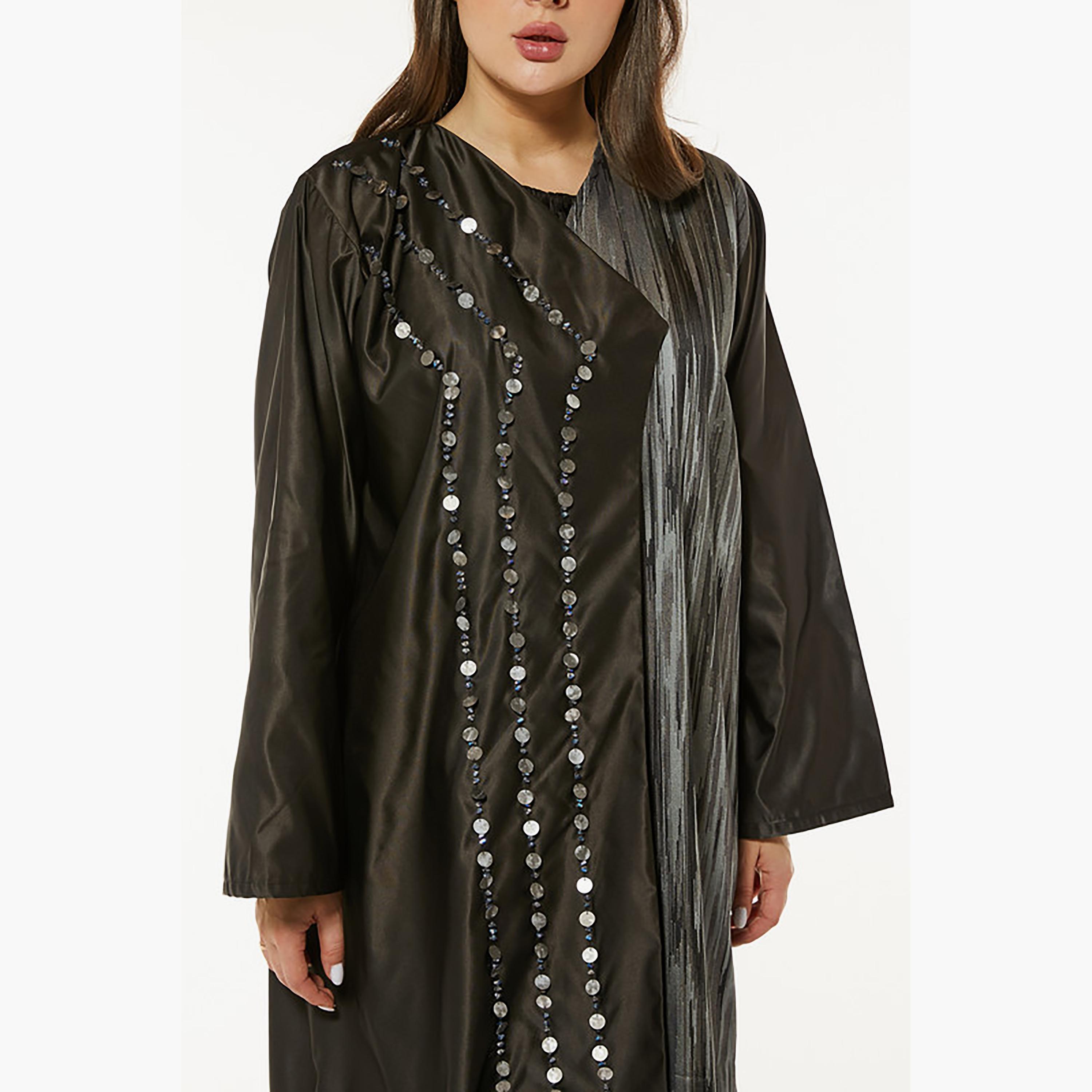 عباية سوداء فيكتوريا من الساتان بتفاصيل كريستال وترتر مع شيلة من مويستريت-women-arabicclothing-abayas-image-2