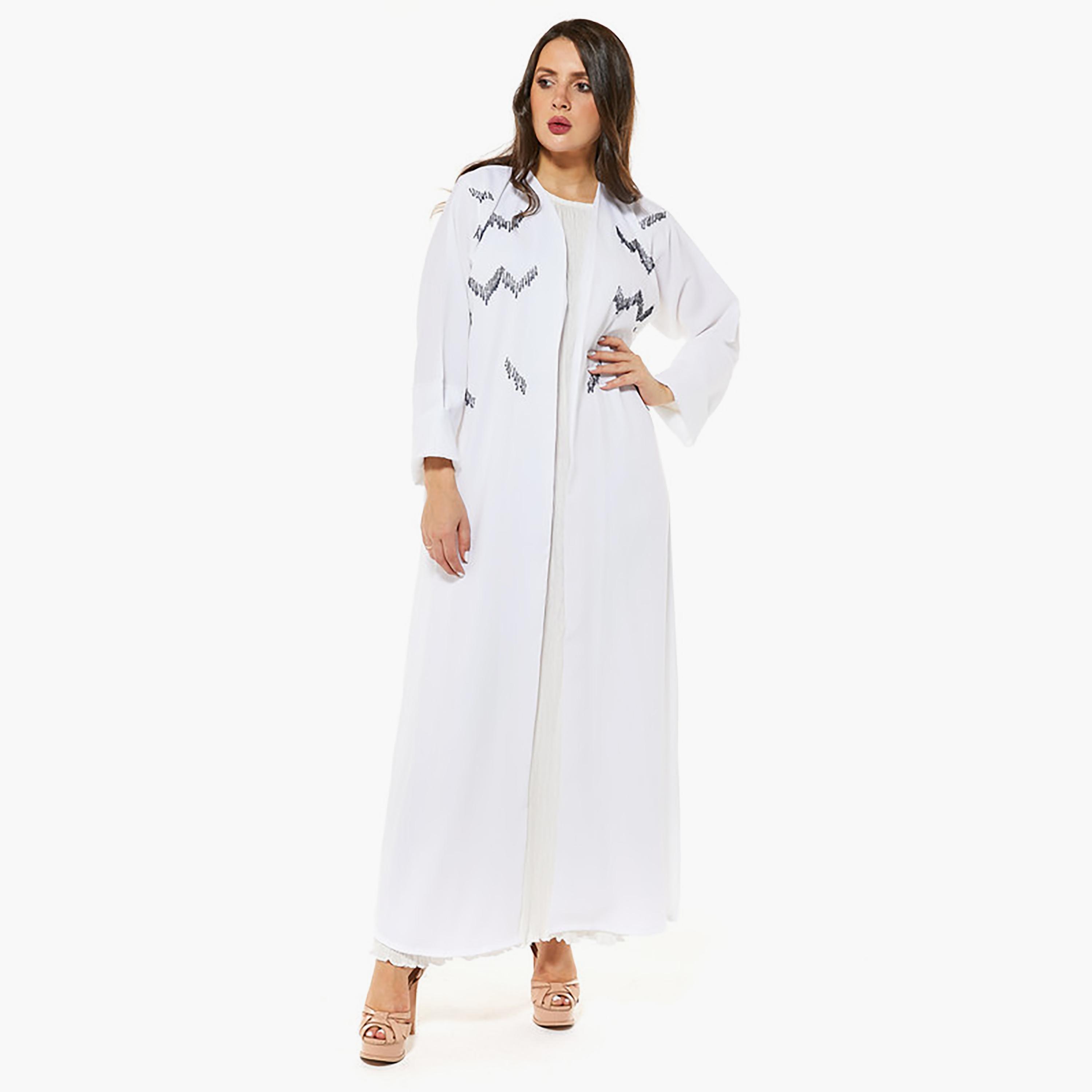 عباية كريب مزينة بالترتر باللون الأبيض مع شيلة من مويستريت-women-arabicclothing-abayas-image-1
