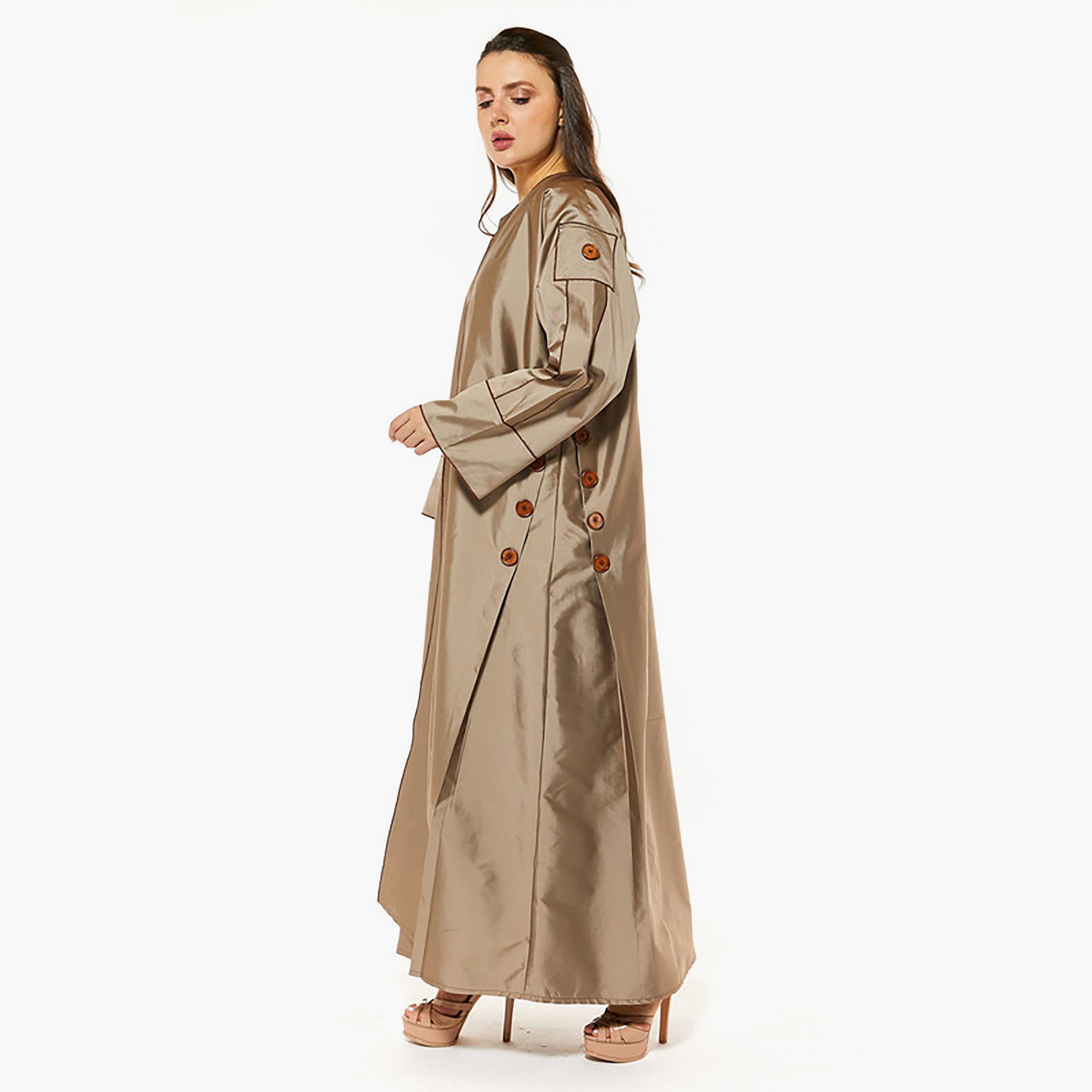 عباية من الساتان فيكتوريا بأزرار وحواف بنية اللون مع شيلة من مويستريت-women-arabicclothing-abayas-image-3
