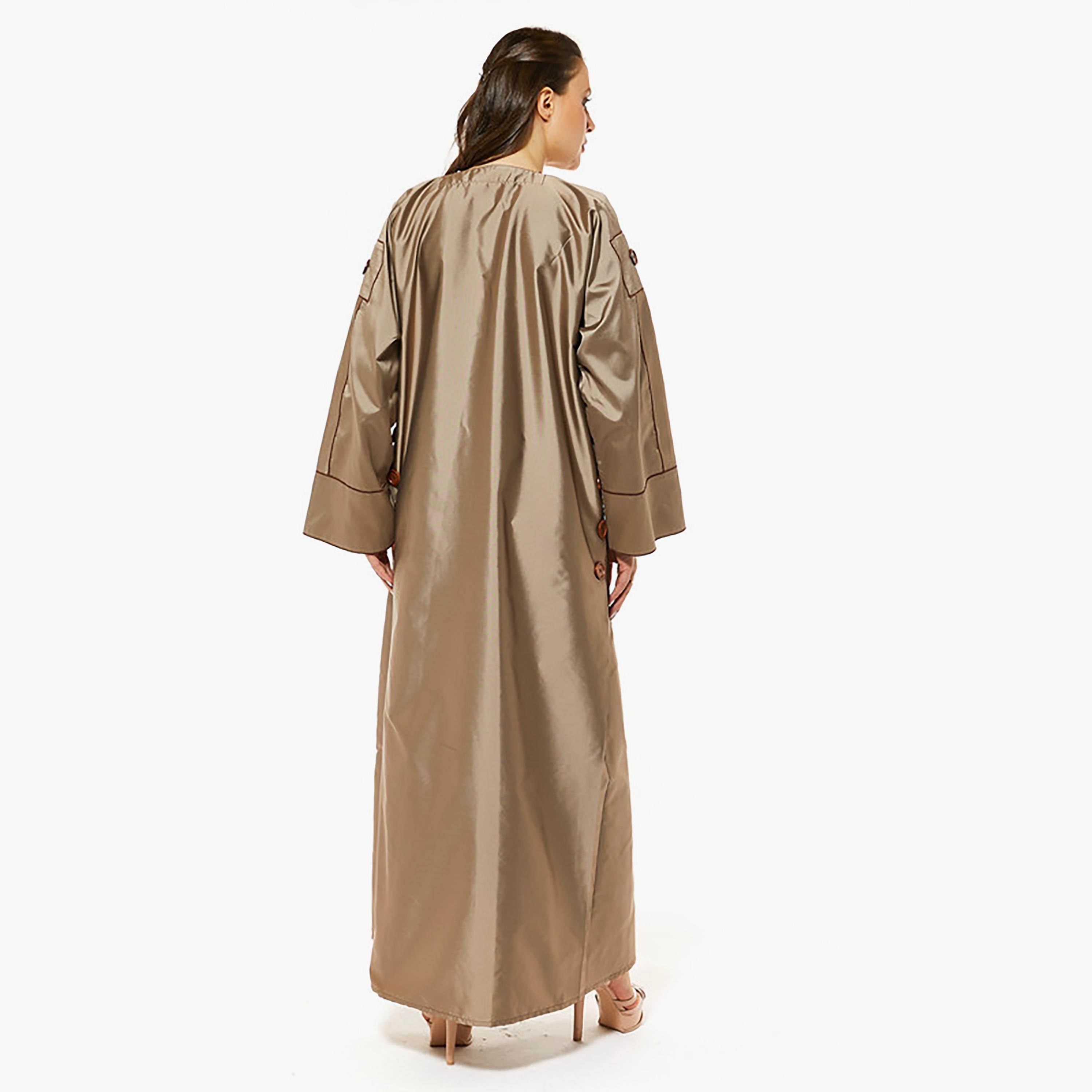عباية من الساتان فيكتوريا بأزرار وحواف بنية اللون مع شيلة من مويستريت-women-arabicclothing-abayas-image-4