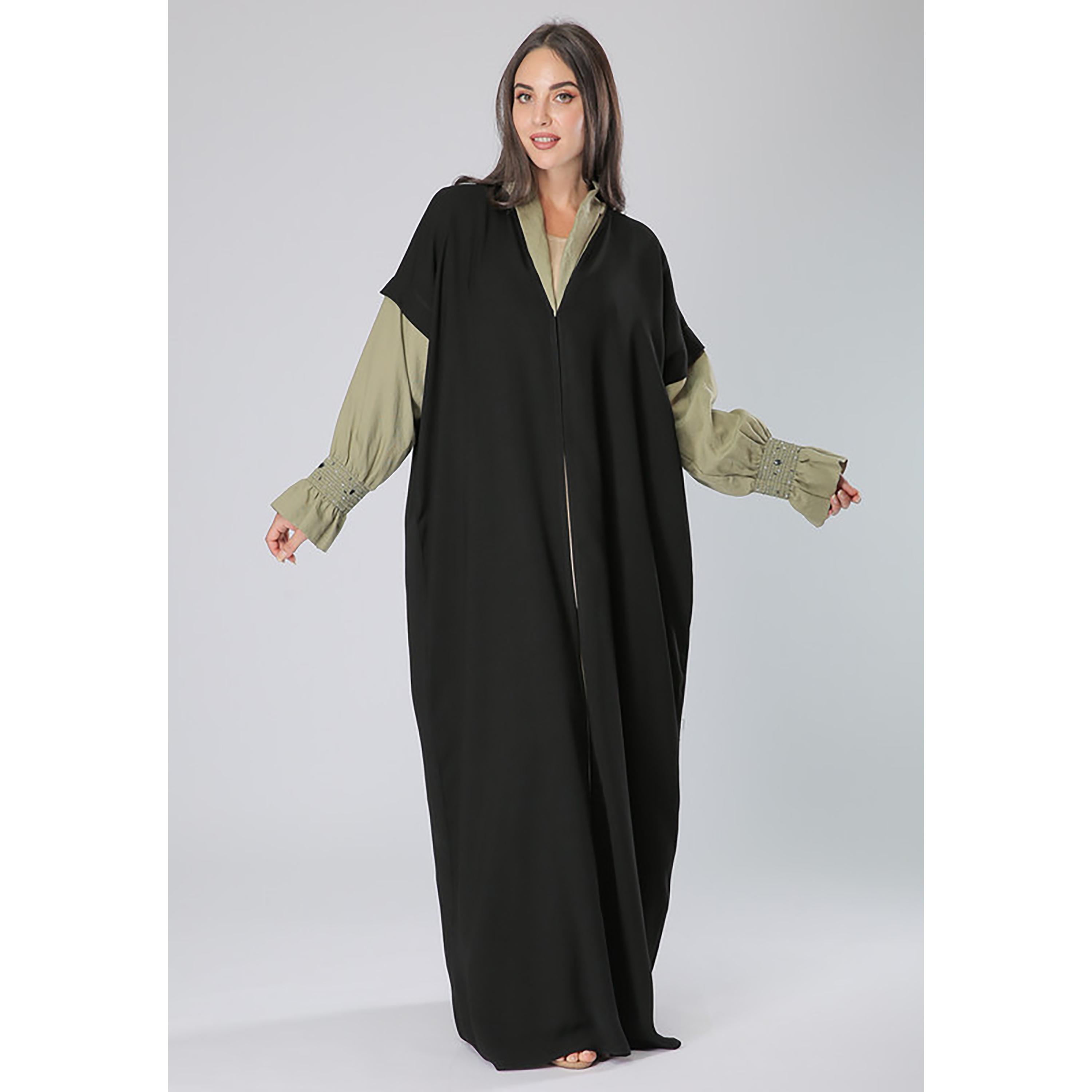 عباية من الكريب بأكمام مطرزة باللون الأسود مع شيلة من مويستريت-women-arabicclothing-abayas-image-1