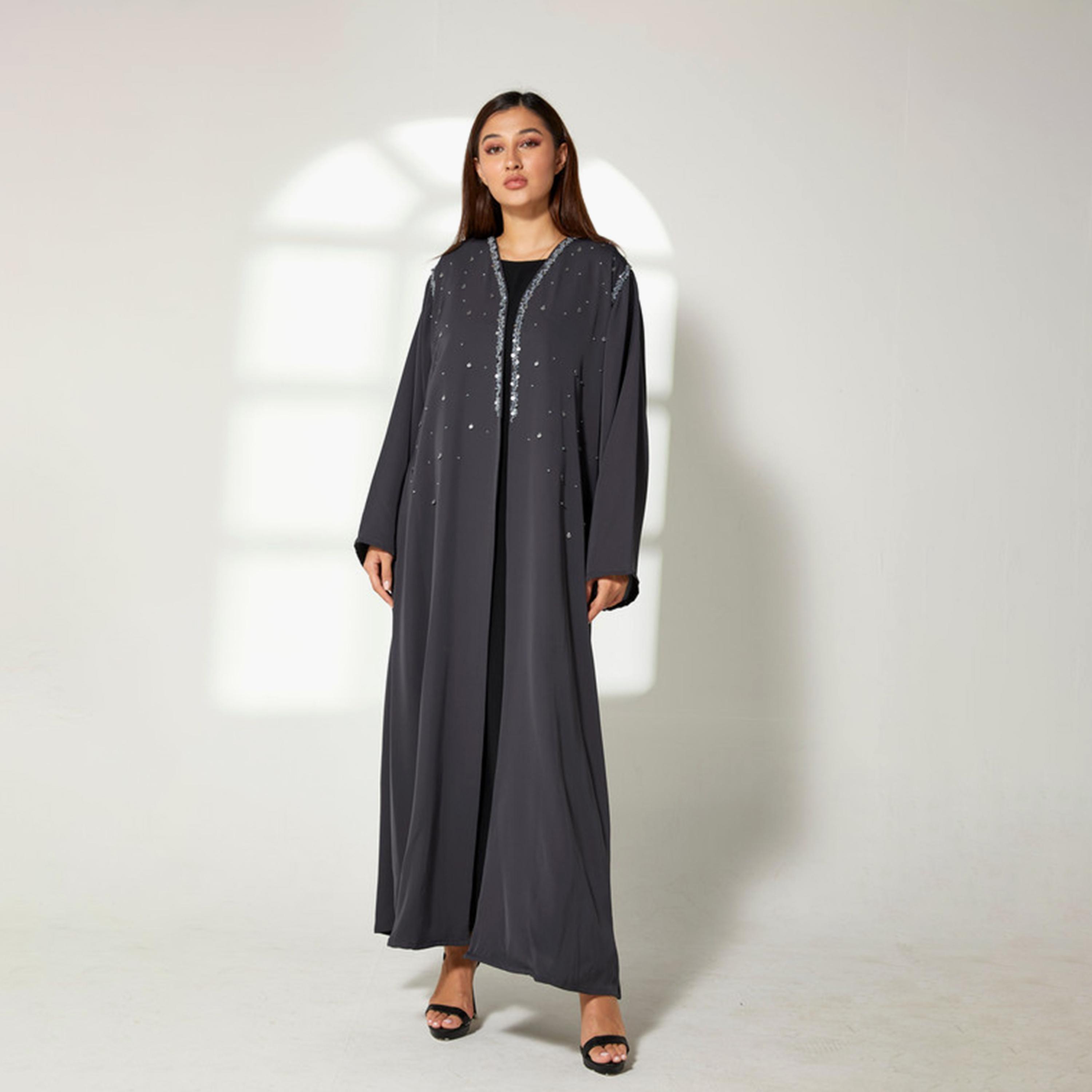 عباية نيدا كورية بأكمام واسعة ومزينة بالترتر باللون الرمادي مع شيلة من مويستريت-women-arabicclothing-abayas-image-1