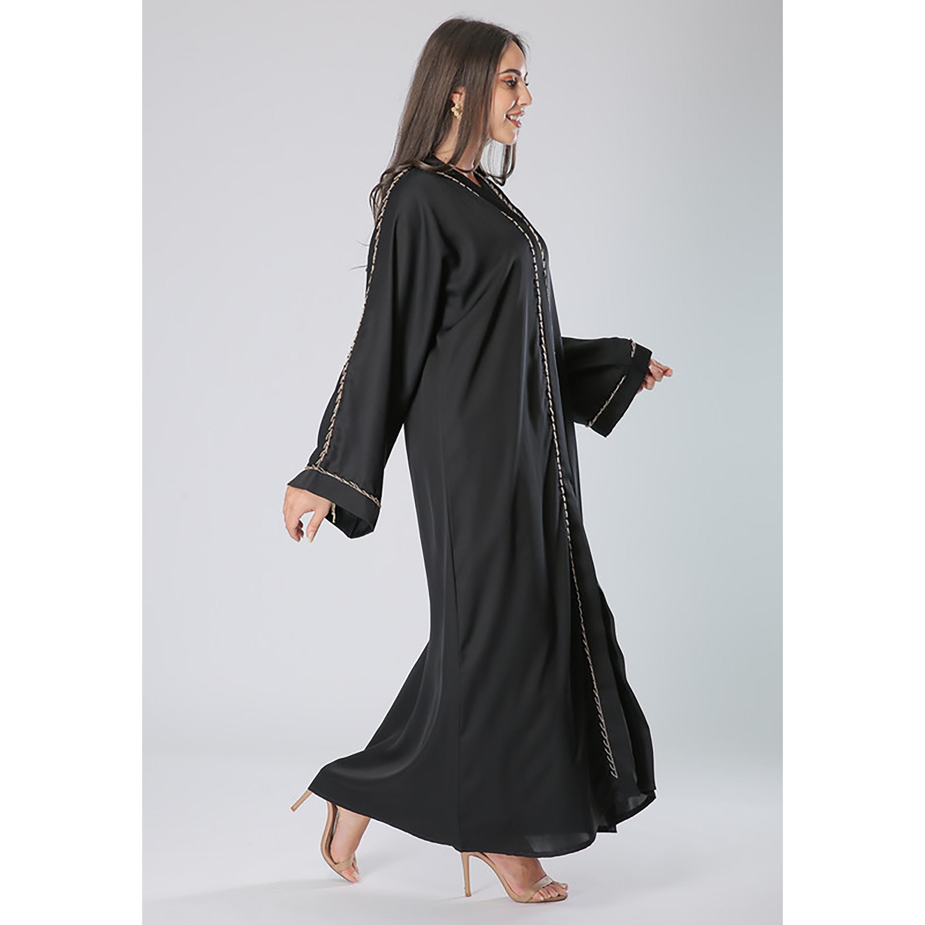 عباية سوداء مطرزة بالخرز بأكمام واسعة مع شيلة من مويستريت-women-arabicclothing-abayas-image-3