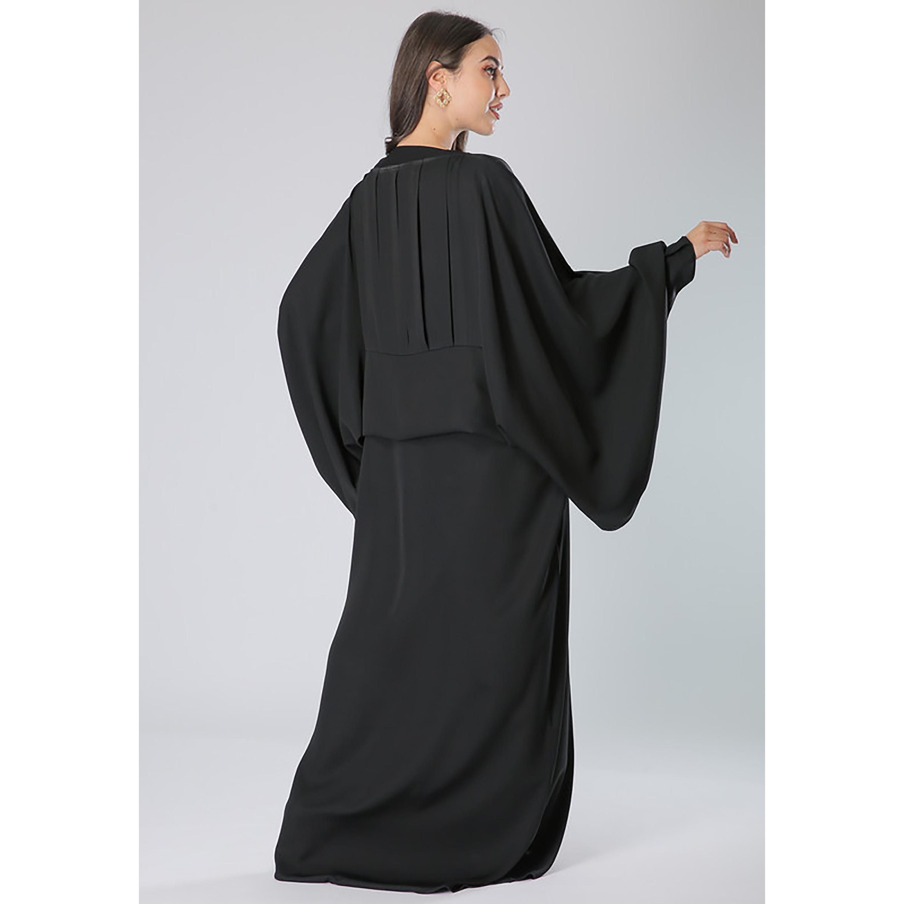 عباية فضفاضة بأكمام باتوينج باللون الأسود مع شيلة من مويستريت-women-arabicclothing-abayas-image-4