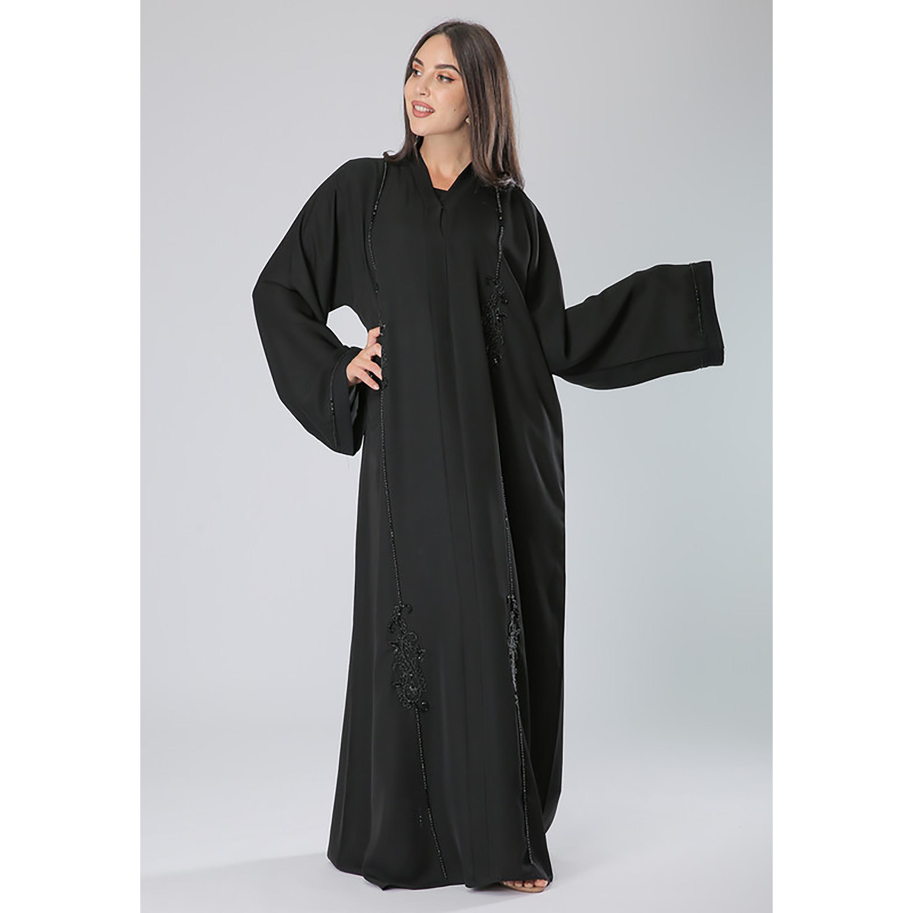عباية سوداء مطرزة بالخرز بأكمام واسعة مع شيلة من مويستريت-women-arabicclothing-abayas-image-1