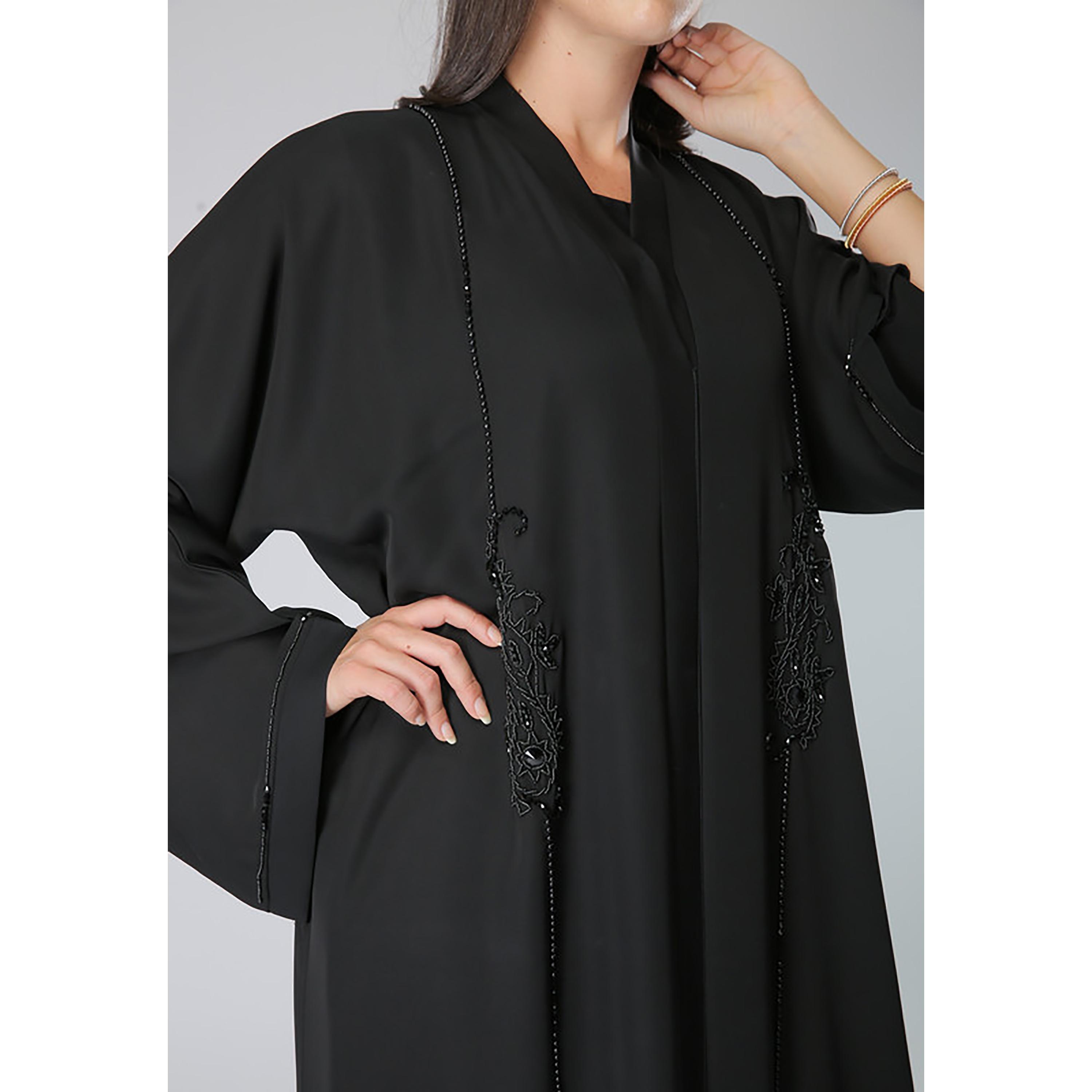 عباية سوداء مطرزة بالخرز بأكمام واسعة مع شيلة من مويستريت-women-arabicclothing-abayas-image-2