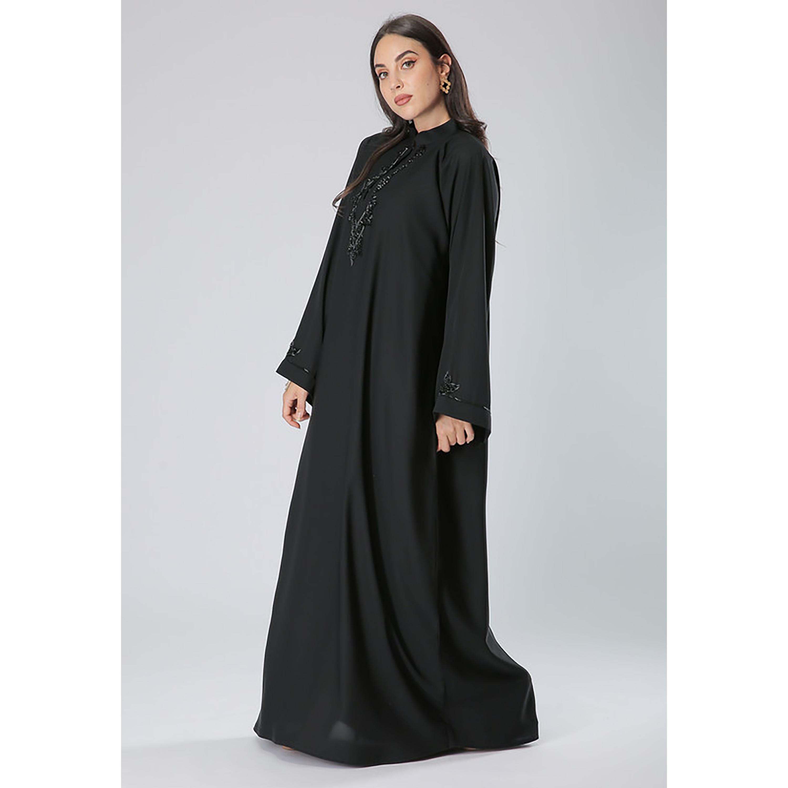 عباية سوداء مطرزة بالخرز بأكمام واسعة مع شيلة من مويستريت-women-arabicclothing-abayas-image-3
