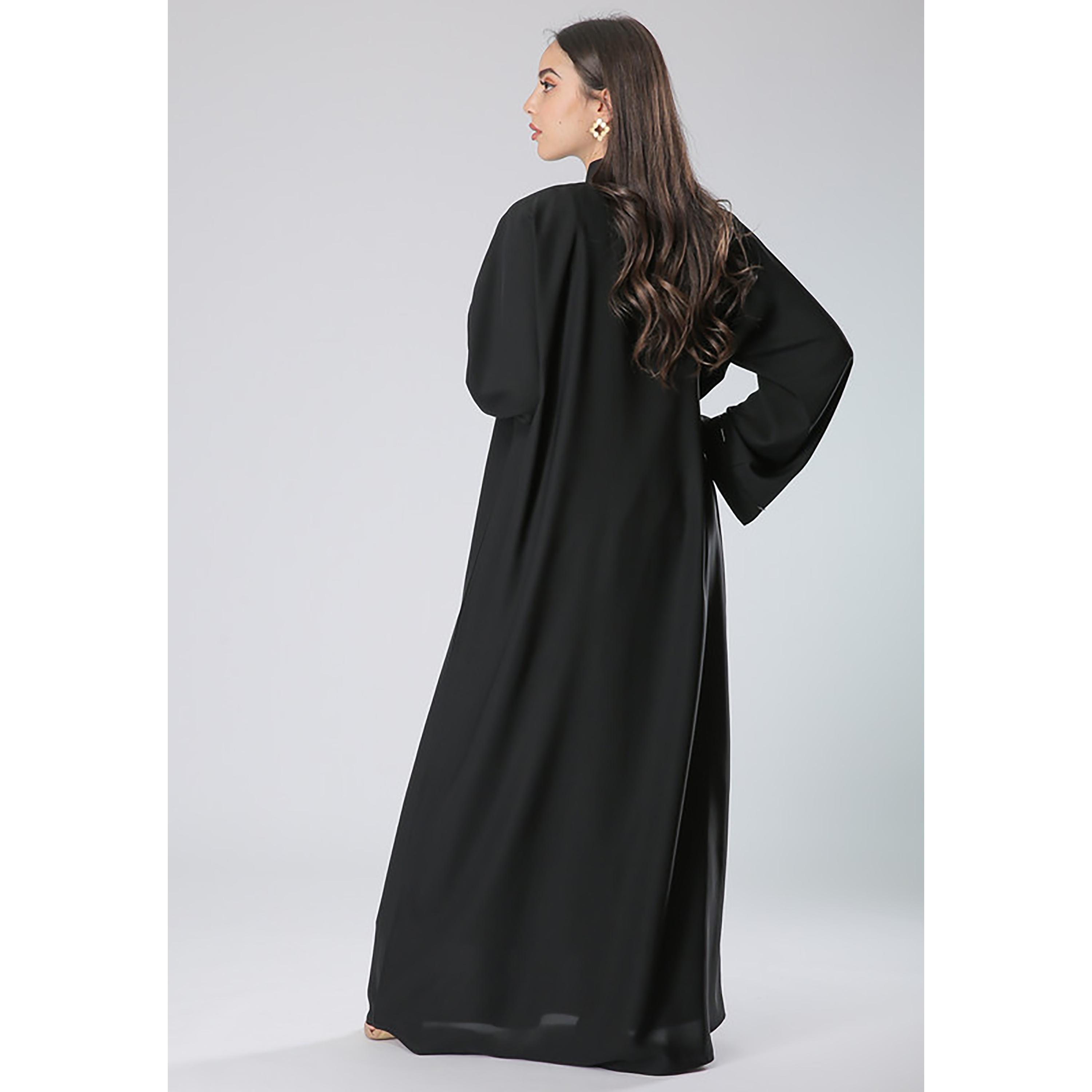 عباية سوداء مطرزة بالخرز بأكمام واسعة مع شيلة من مويستريت-women-arabicclothing-abayas-image-4