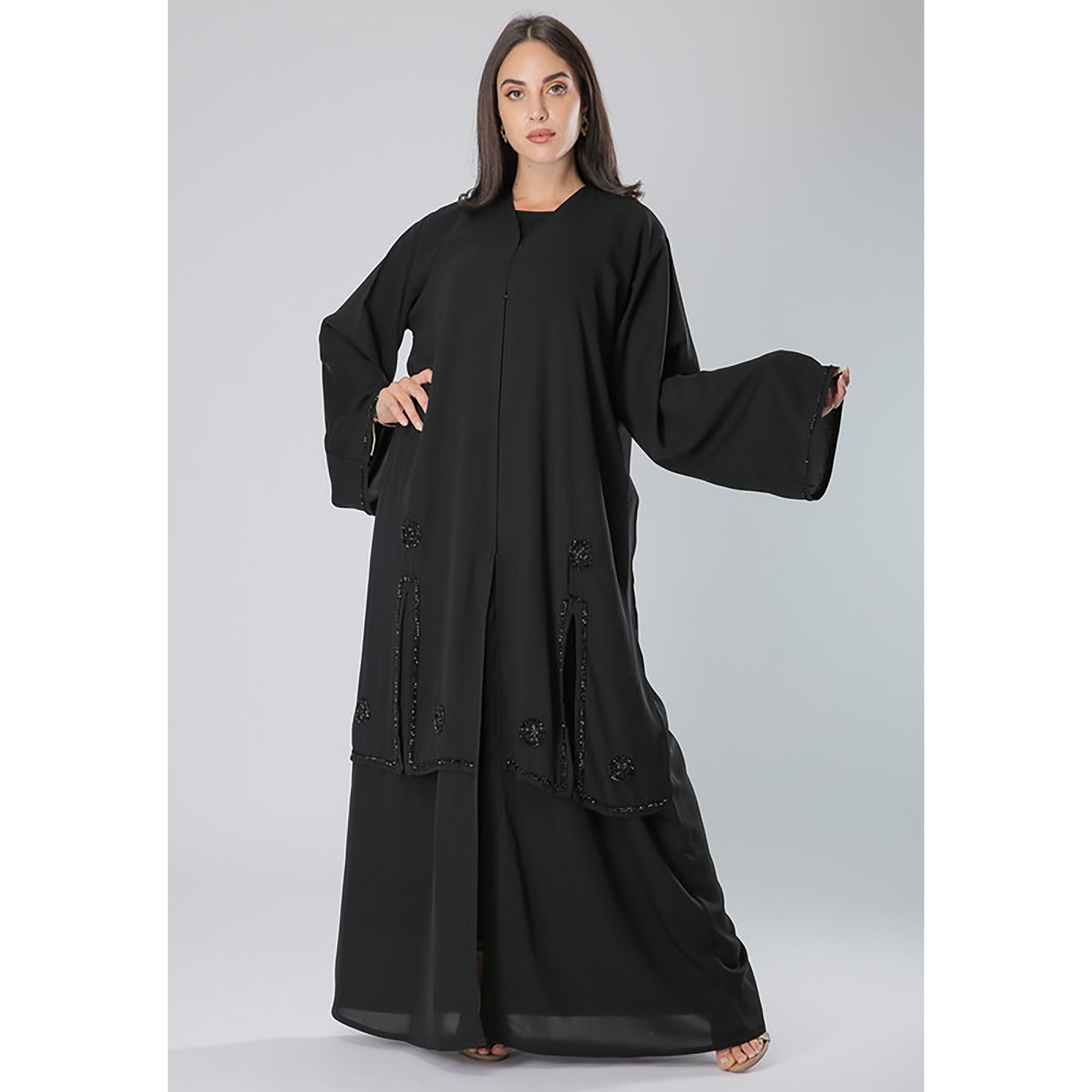 عباية سوداء مطرزة بالخرز مقسمة بأكمام واسعة مع شيلة من مويستريت-women-arabicclothing-abayas-image-1