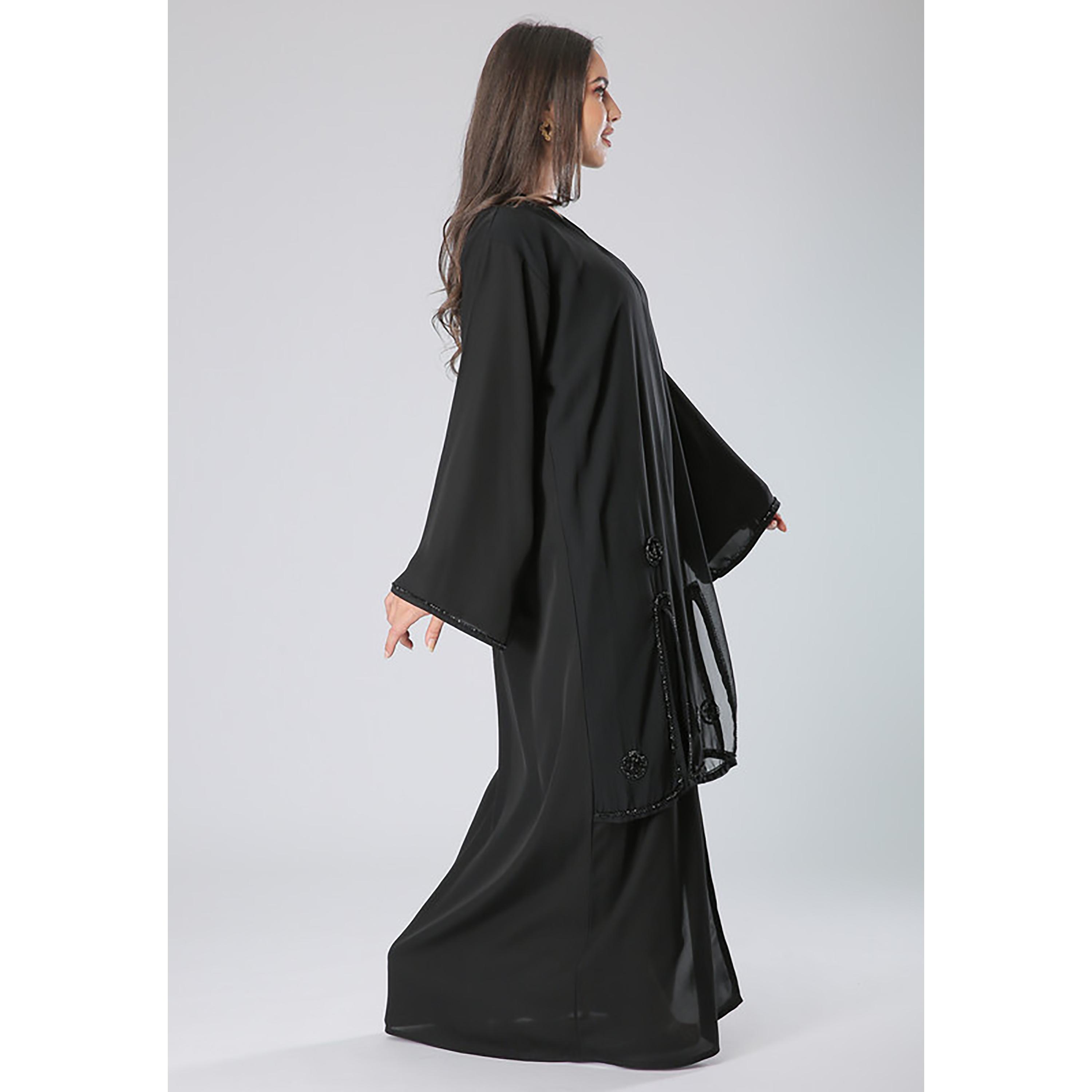 عباية سوداء مطرزة بالخرز مقسمة بأكمام واسعة مع شيلة من مويستريت-women-arabicclothing-abayas-image-3