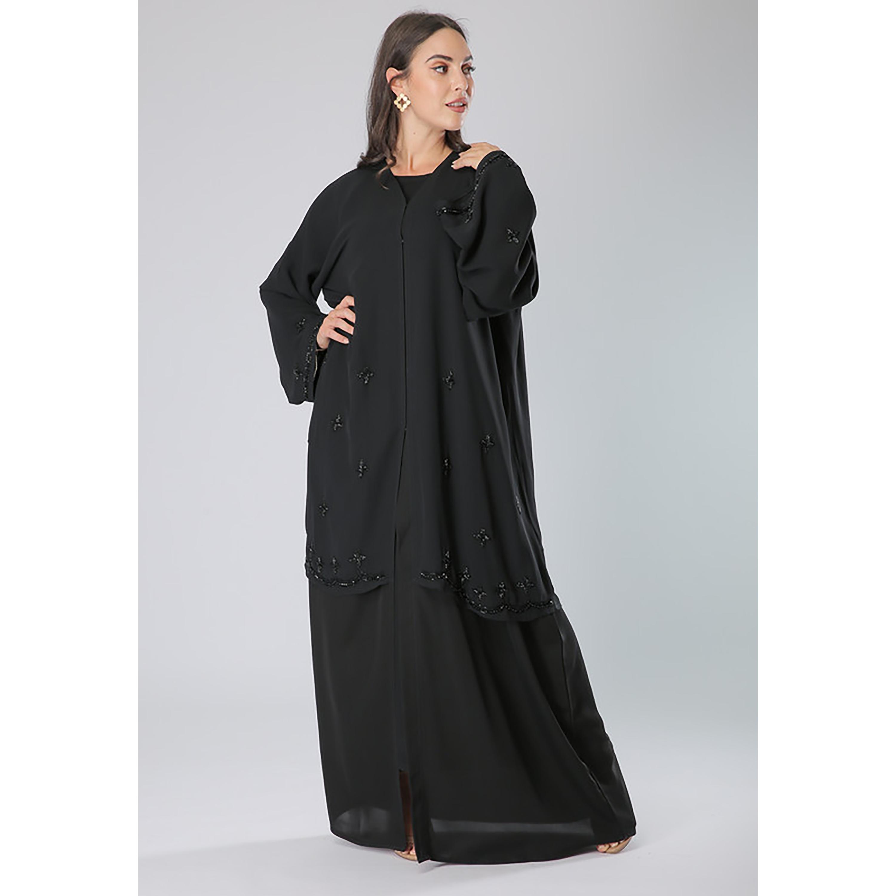 عباية سوداء مطرزة بالخرز وأطراف بأكمام واسعة مع شيلة من مويستريت-women-arabicclothing-abayas-image-1