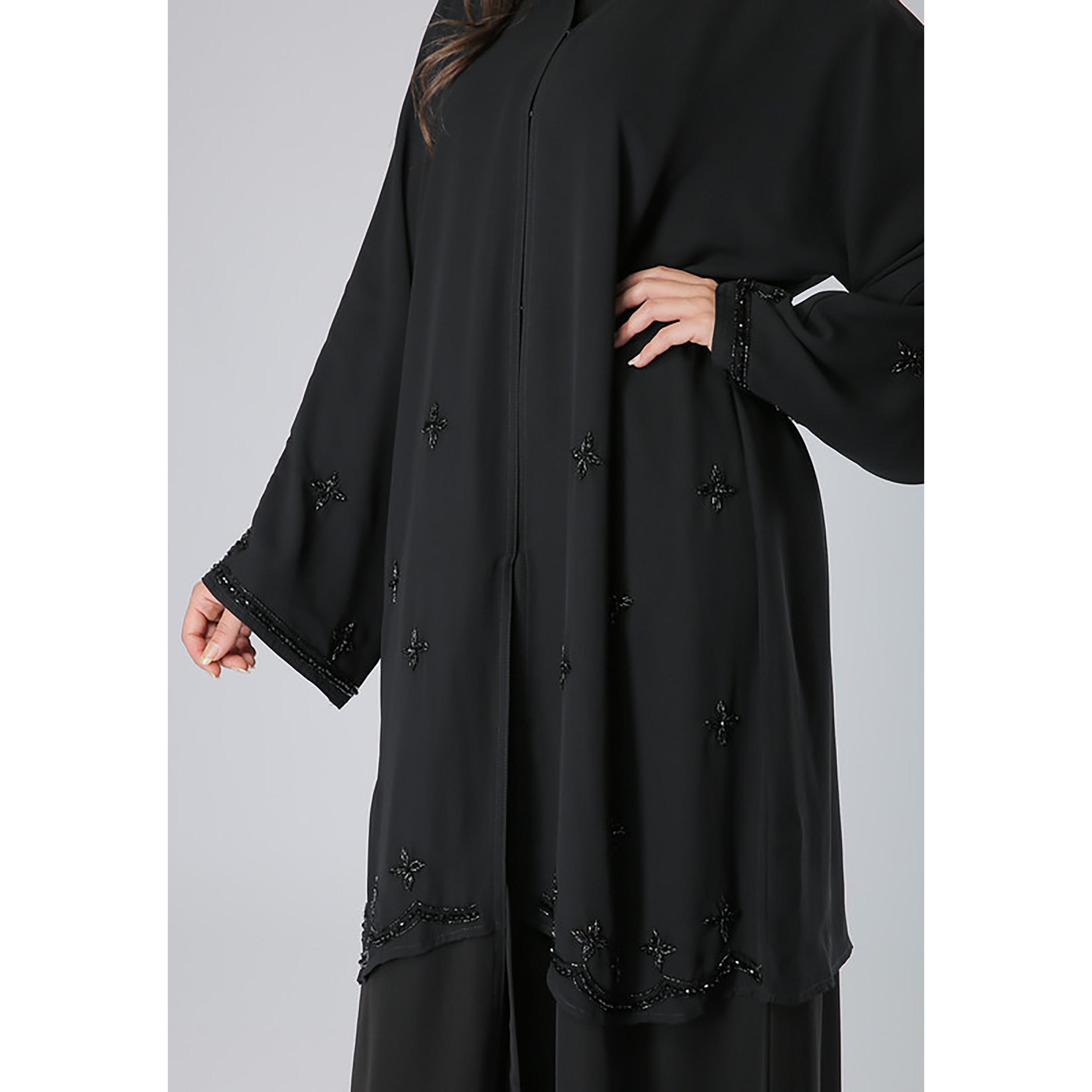 عباية سوداء مطرزة بالخرز وأطراف بأكمام واسعة مع شيلة من مويستريت-women-arabicclothing-abayas-image-2