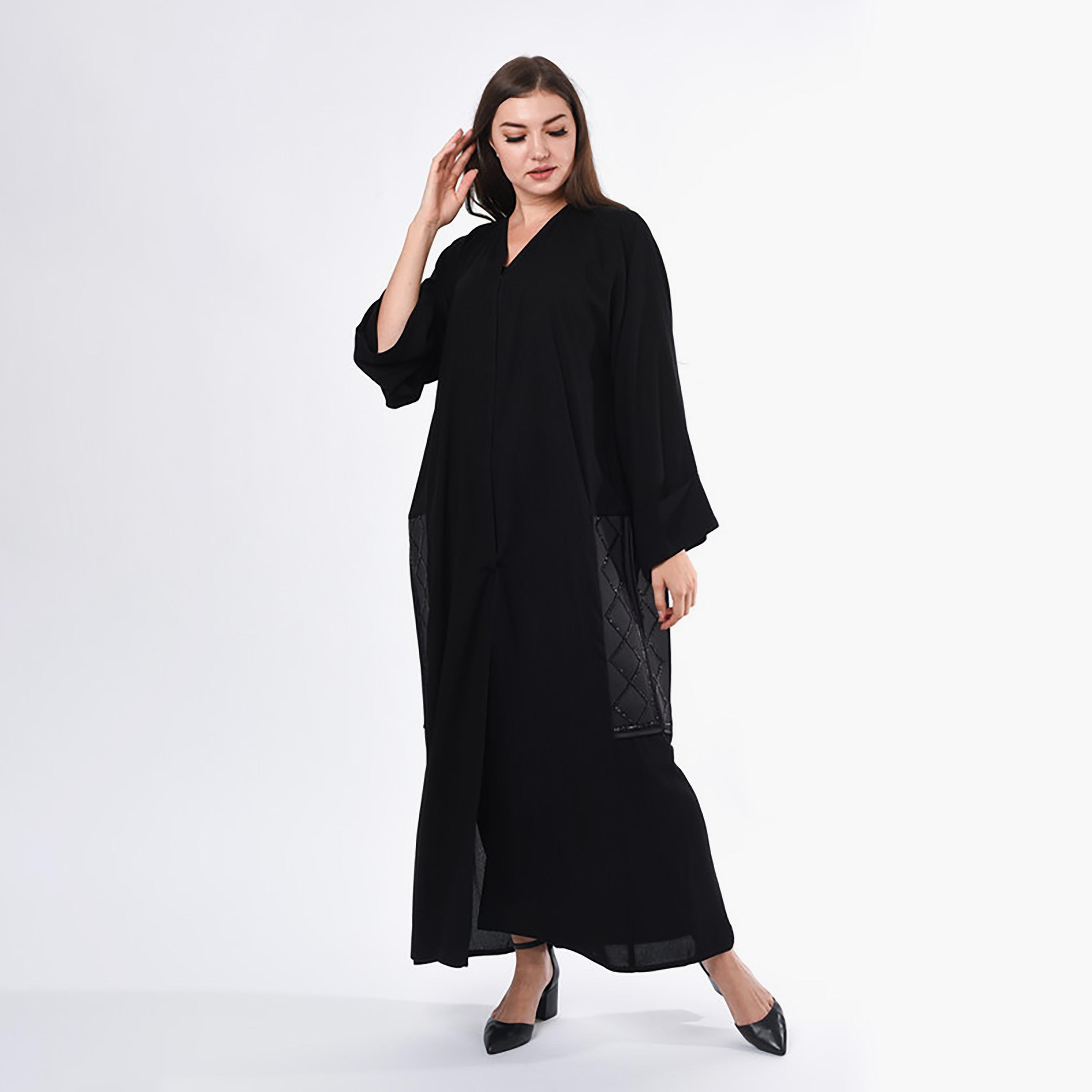 عباية كتان مطرزة باللون الأسود مع شيلة من مويستريت-women-arabicclothing-abayas-image-1