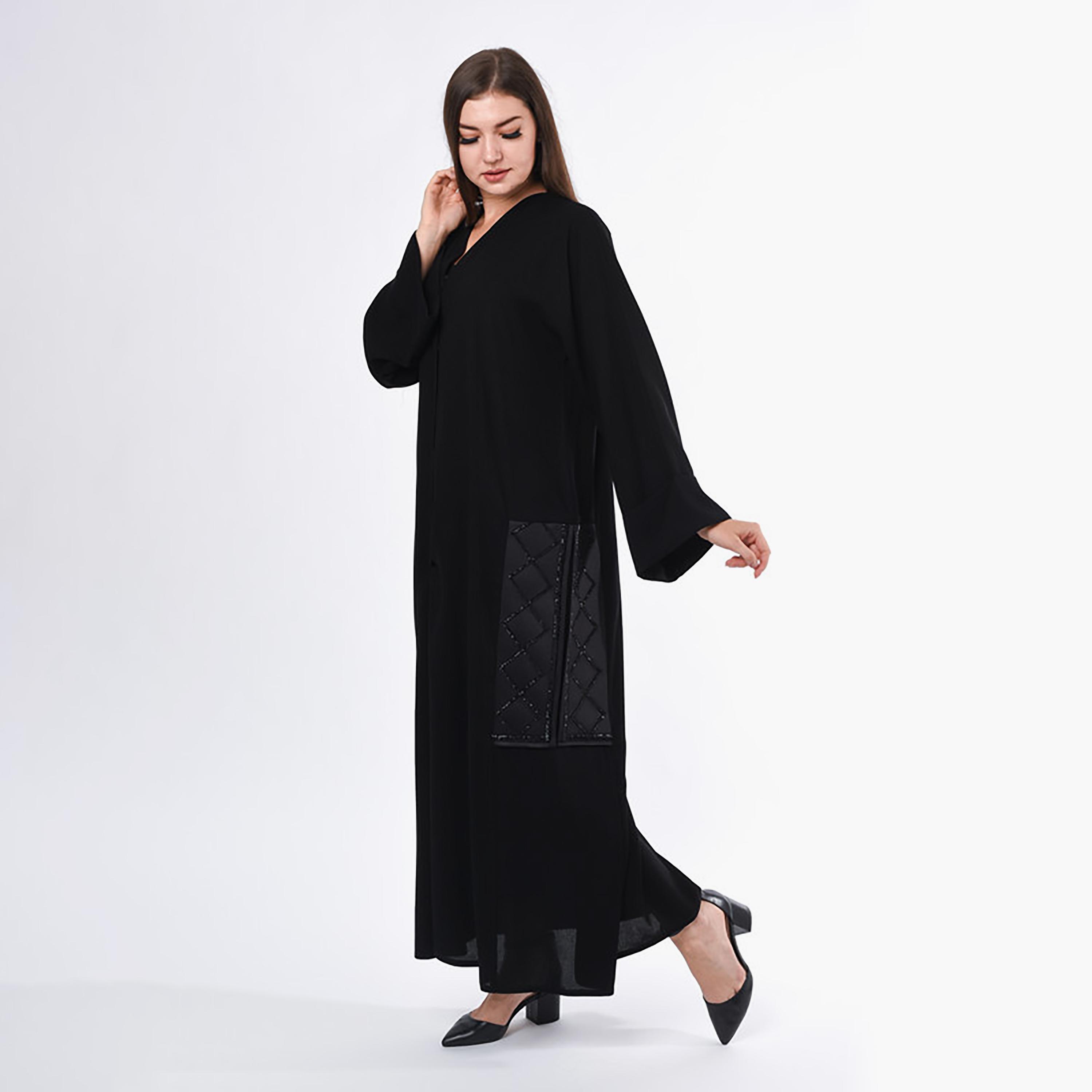 عباية كتان مطرزة باللون الأسود مع شيلة من مويستريت-women-arabicclothing-abayas-image-3