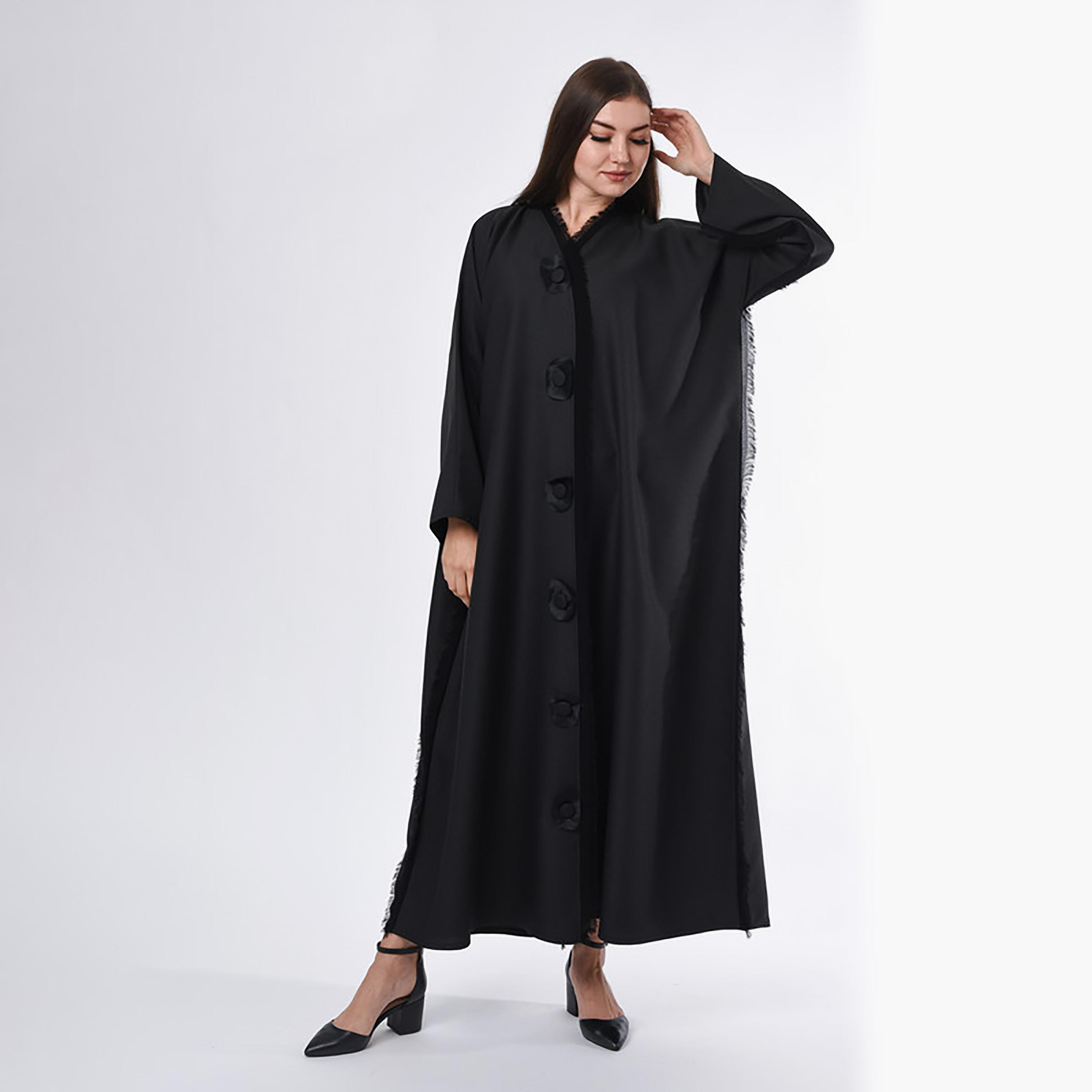 عباية كتان مطرزة باللون الأسود مع شيلة من مويستريت-women-arabicclothing-abayas-image-1