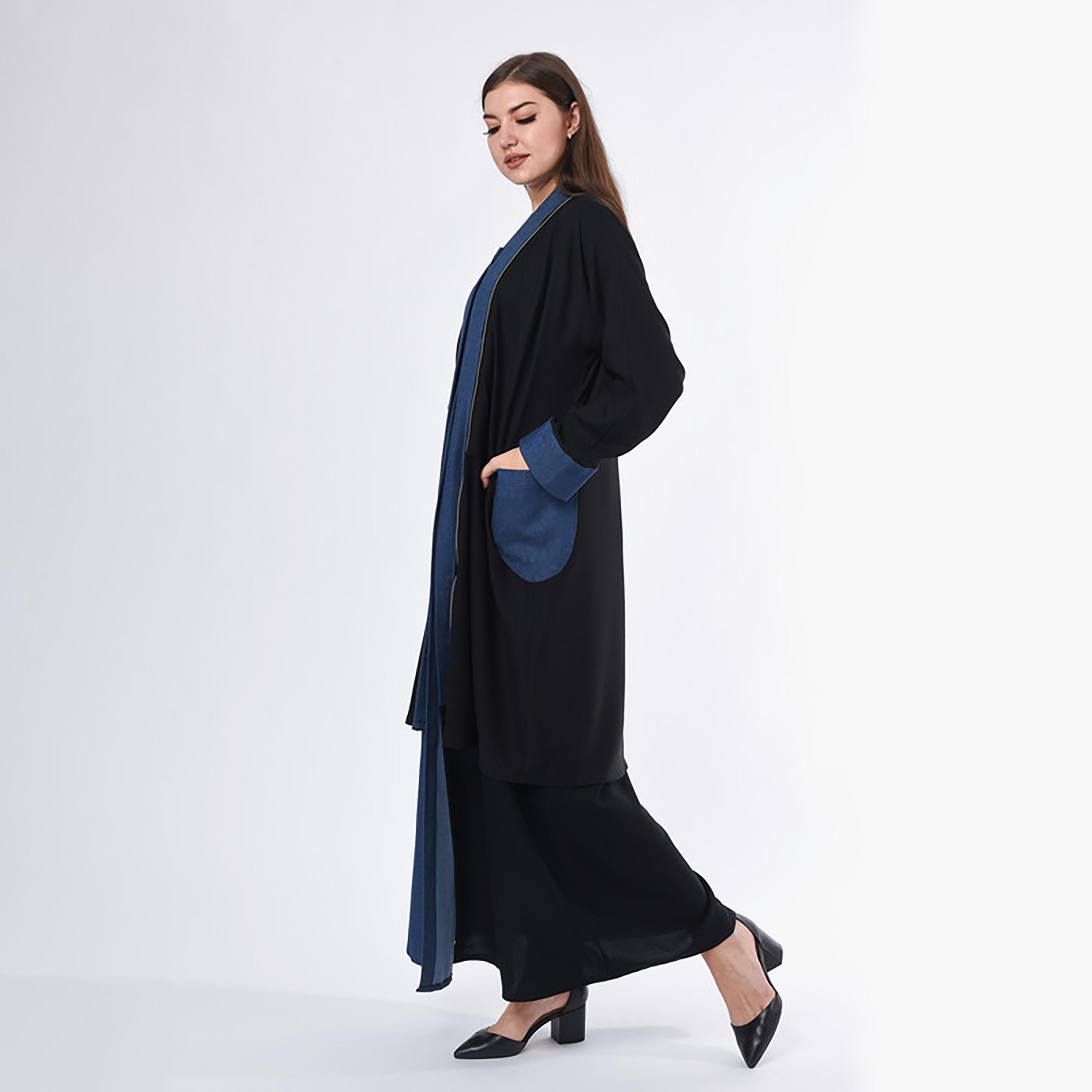 عباية كريب سوداء اللون مع شيلة من مويستريت-women-arabicclothing-abayas-image-3