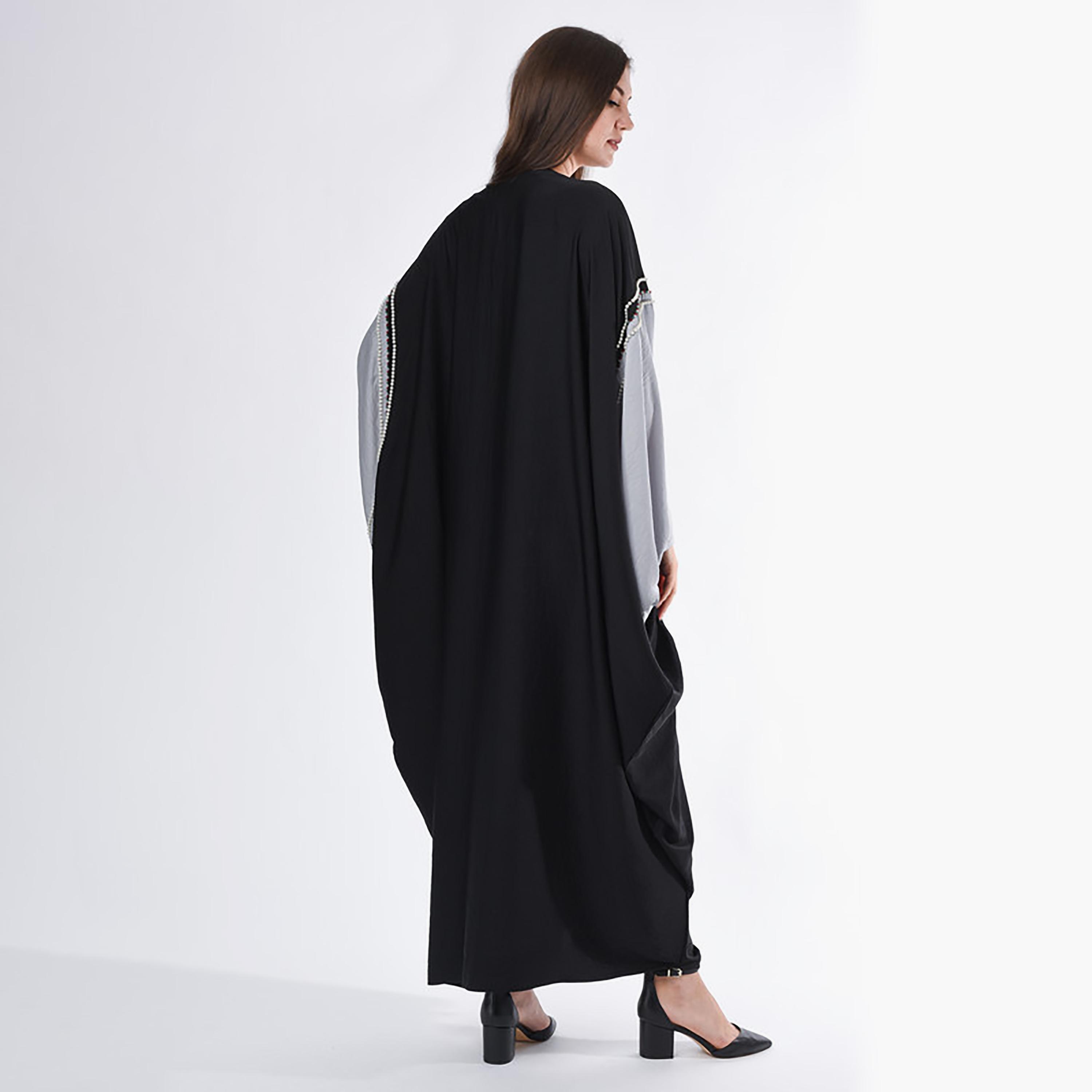 عباية سوداء مطرزة بأكمام باتوينج مع شيلة من مويستريت-women-arabicclothing-abayas-image-4
