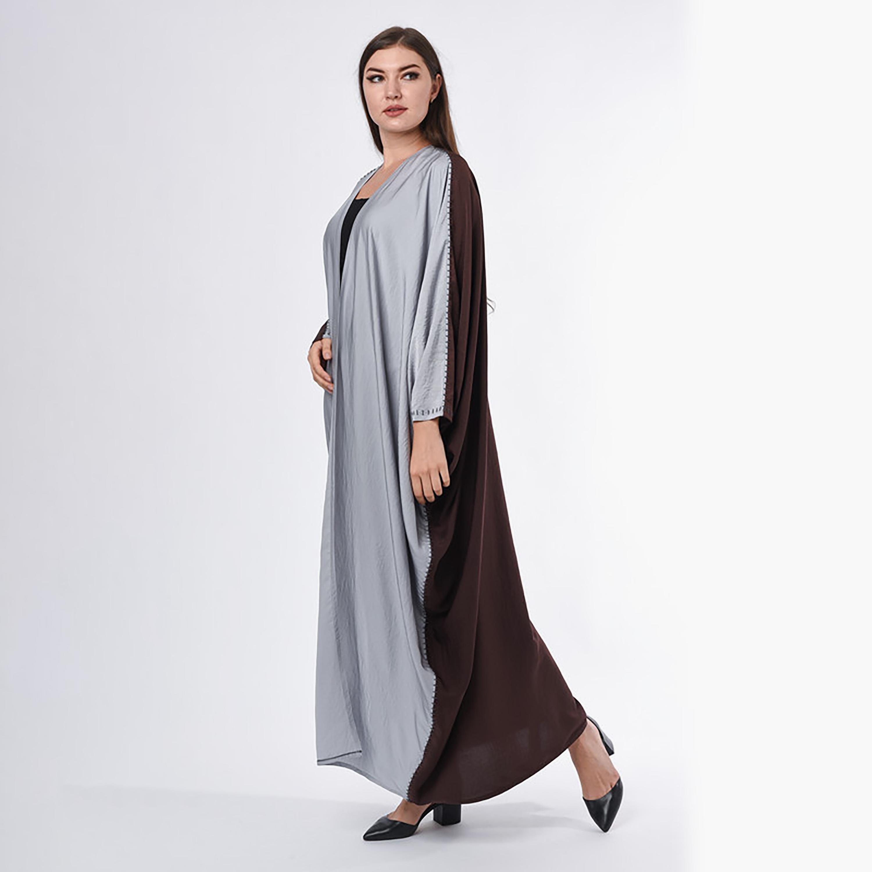 عباية متعددة الألوان بأكمام باتوينج مع شيلة من مويستريت-women-arabicclothing-abayas-image-3
