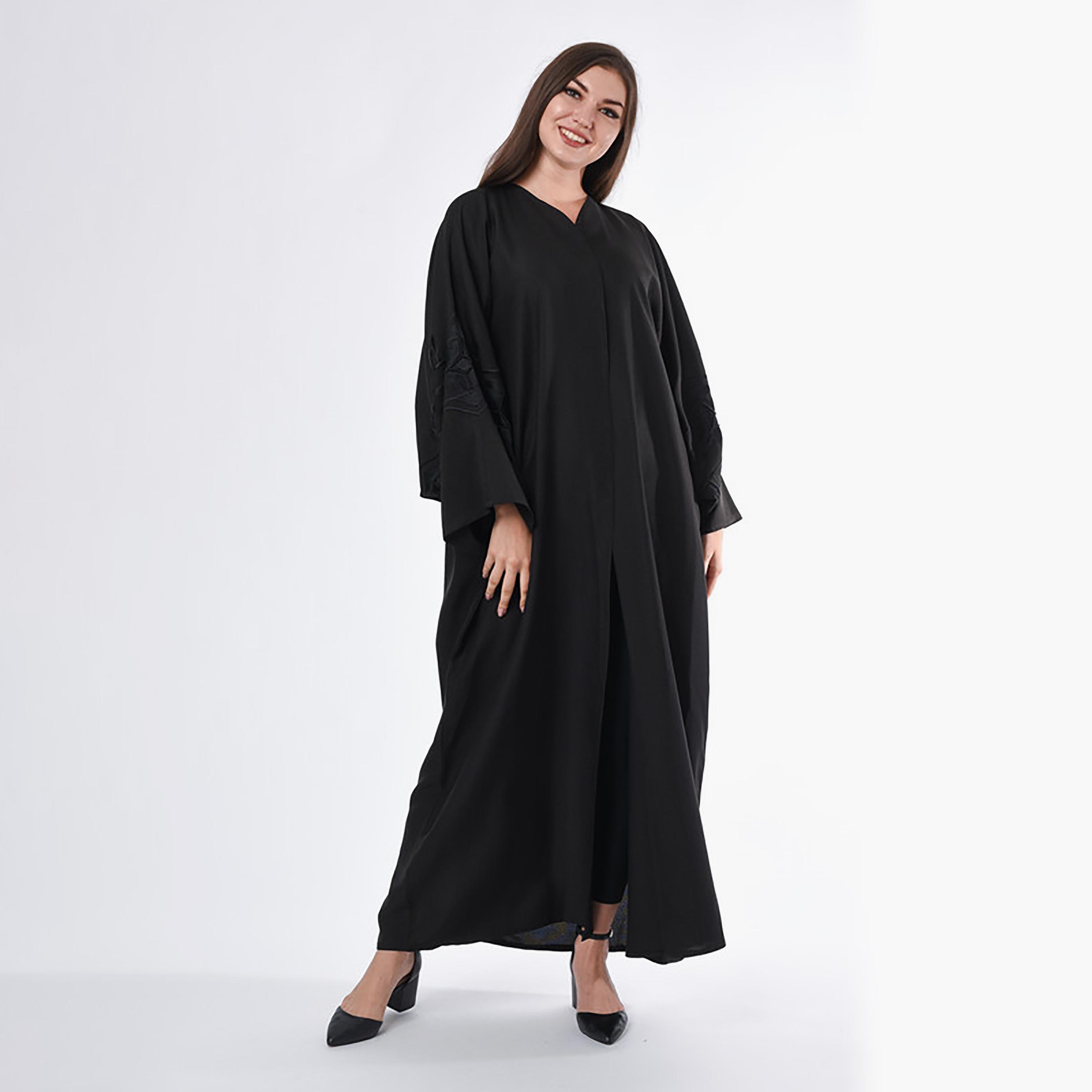 عباية كريب سوداء مطرزة بأكمام باتوينج مع شيلة من مويستريت-women-arabicclothing-abayas-image-1