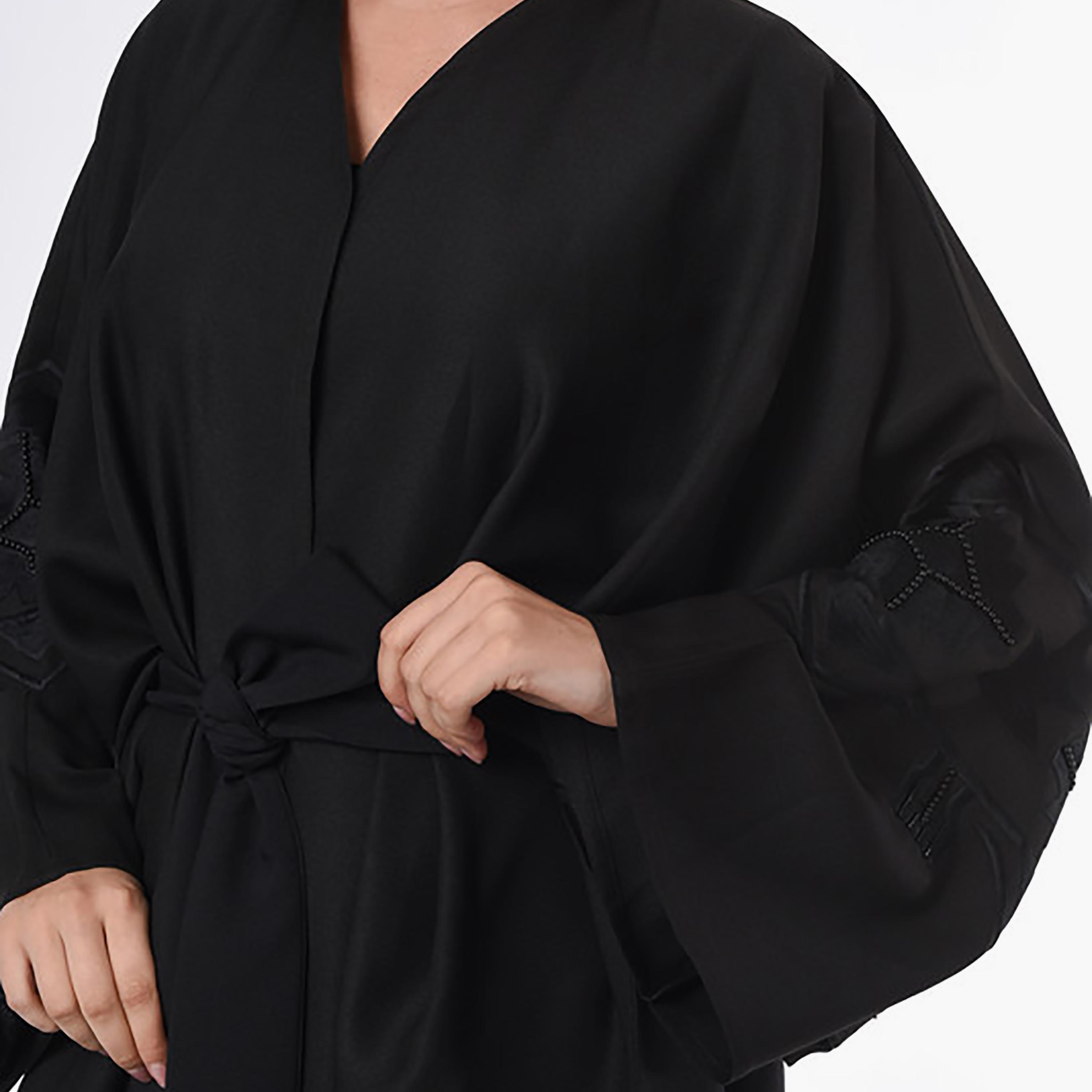 عباية كريب سوداء مطرزة بأكمام باتوينج مع شيلة من مويستريت-women-arabicclothing-abayas-image-2