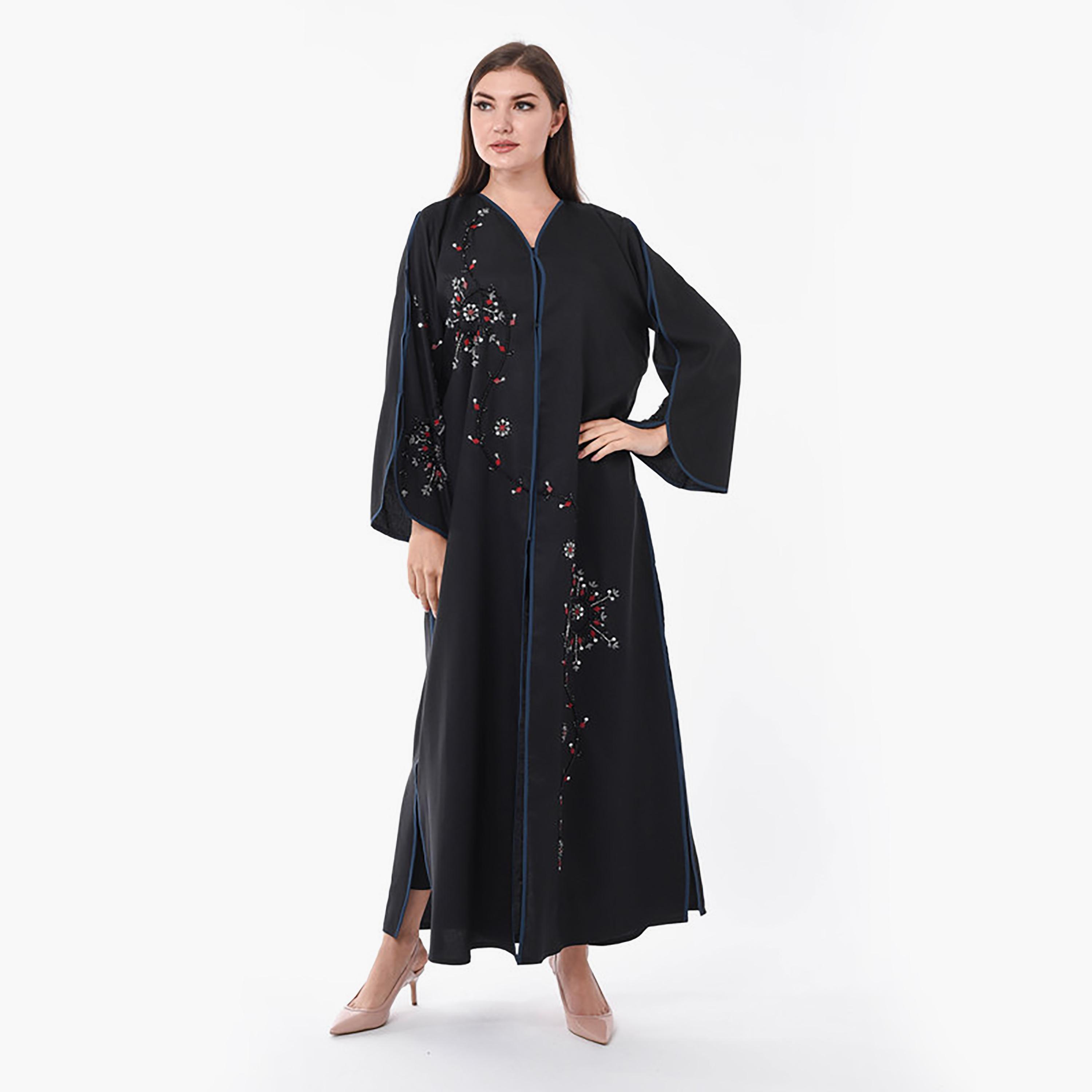 عباية سوداء مطرزة بالترتر وأكمام واسعة من الكريب مع شيلة من مويستريت-women-arabicclothing-abayas-image-1