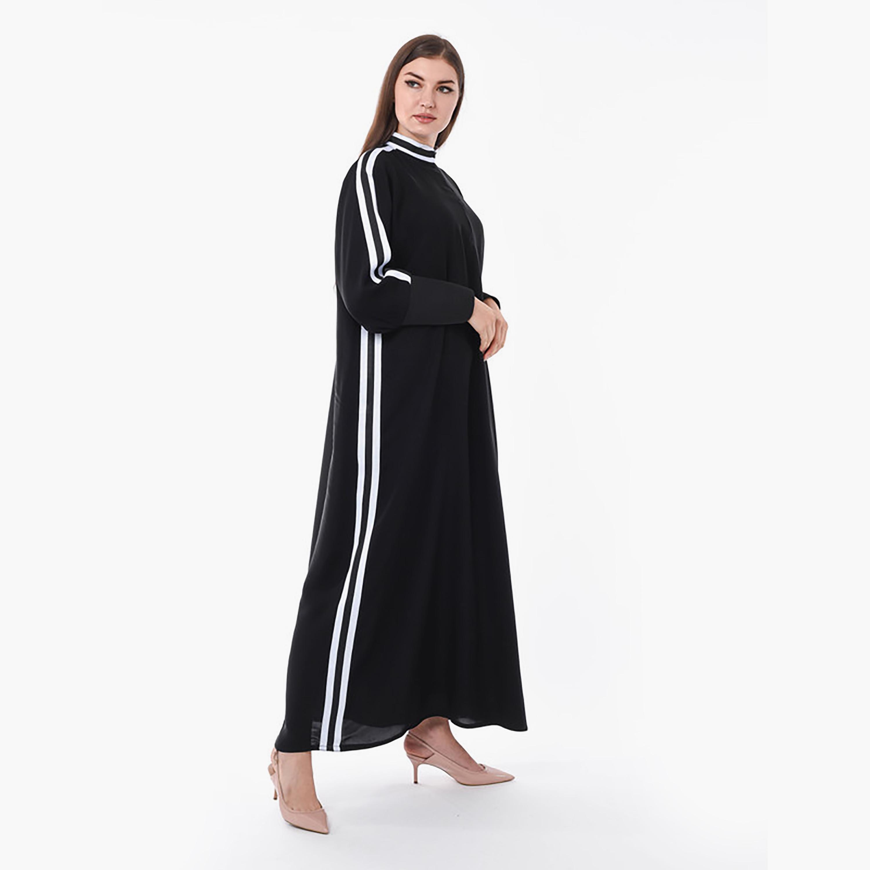 جلابية كريب مخططة باللون الأسود من مويستريت-women-arabicclothing-jalabiyas-image-3