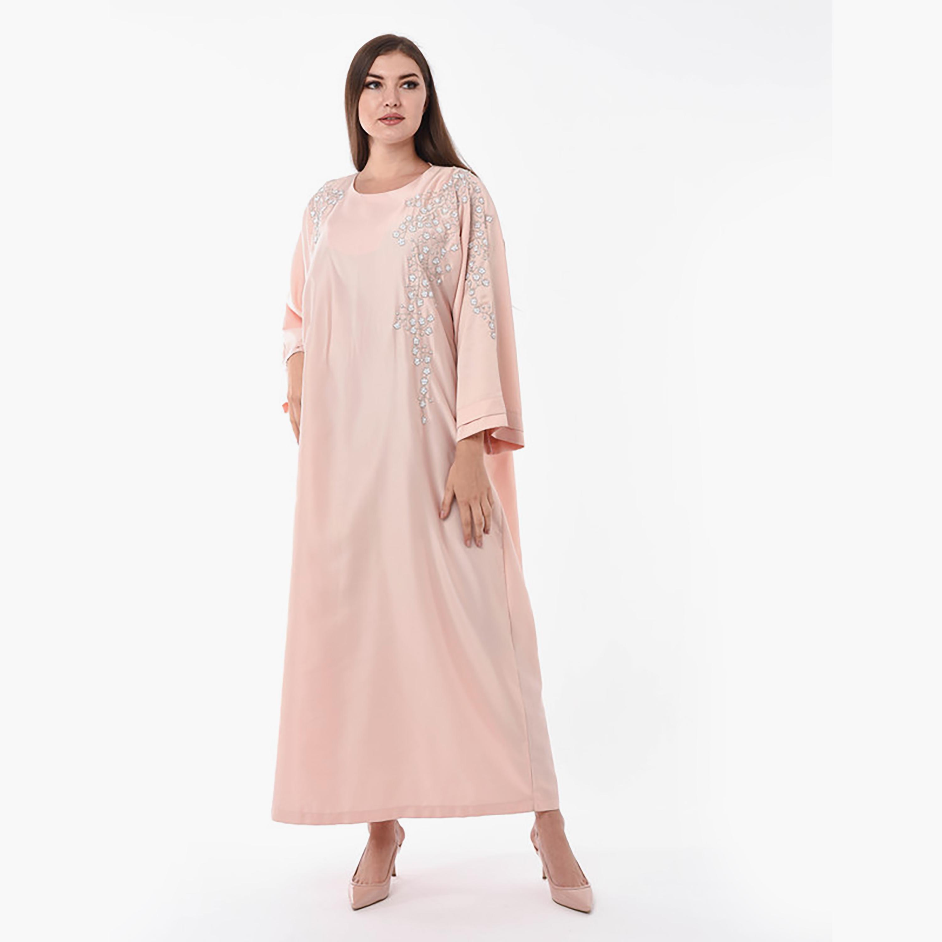 جلابية باللون الوردي مطرزة بالترتر وأكمام واسعة من مويستريت-women-arabicclothing-jalabiyas-image-1