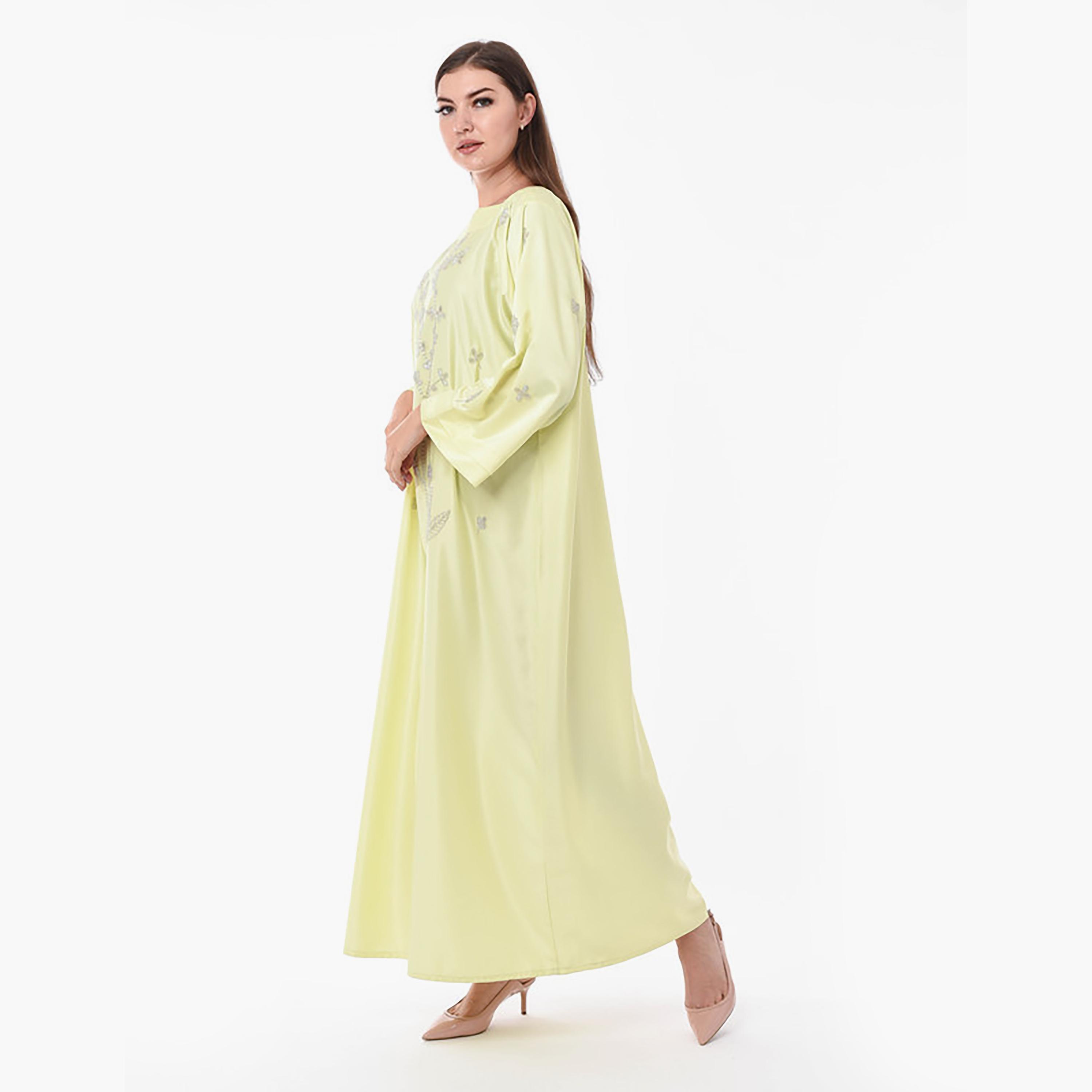 جلابية برقبة قارب مطرزة يدويًا باللون الأصفر والترتر من مويستريت-women-arabicclothing-jalabiyas-image-3