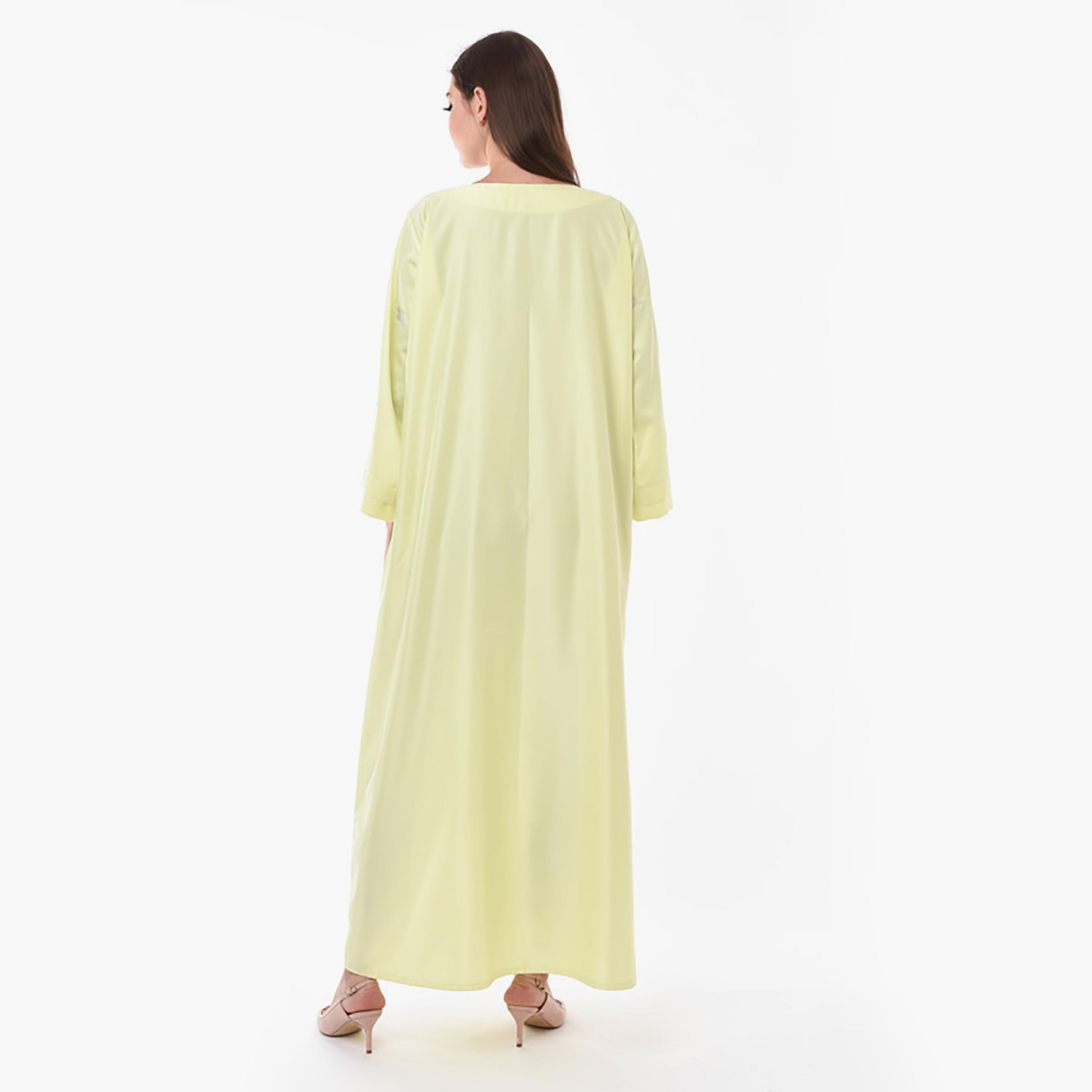 جلابية برقبة قارب مطرزة يدويًا باللون الأصفر والترتر من مويستريت-women-arabicclothing-jalabiyas-image-4