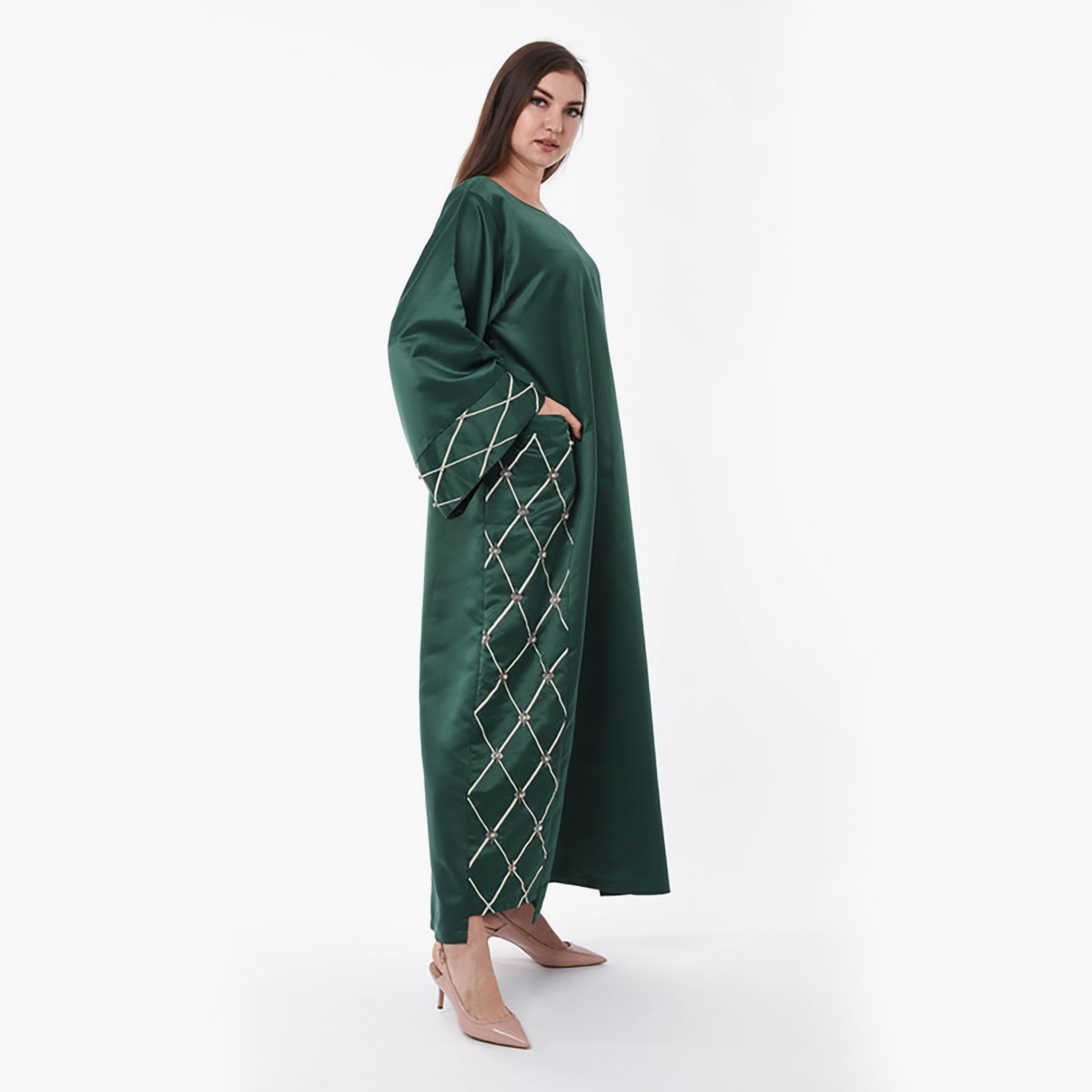 جلابية ذات أكمام واسعة ومزينة بالكريستال باللون الأخضر من مويستريت-women-arabicclothing-jalabiyas-image-3