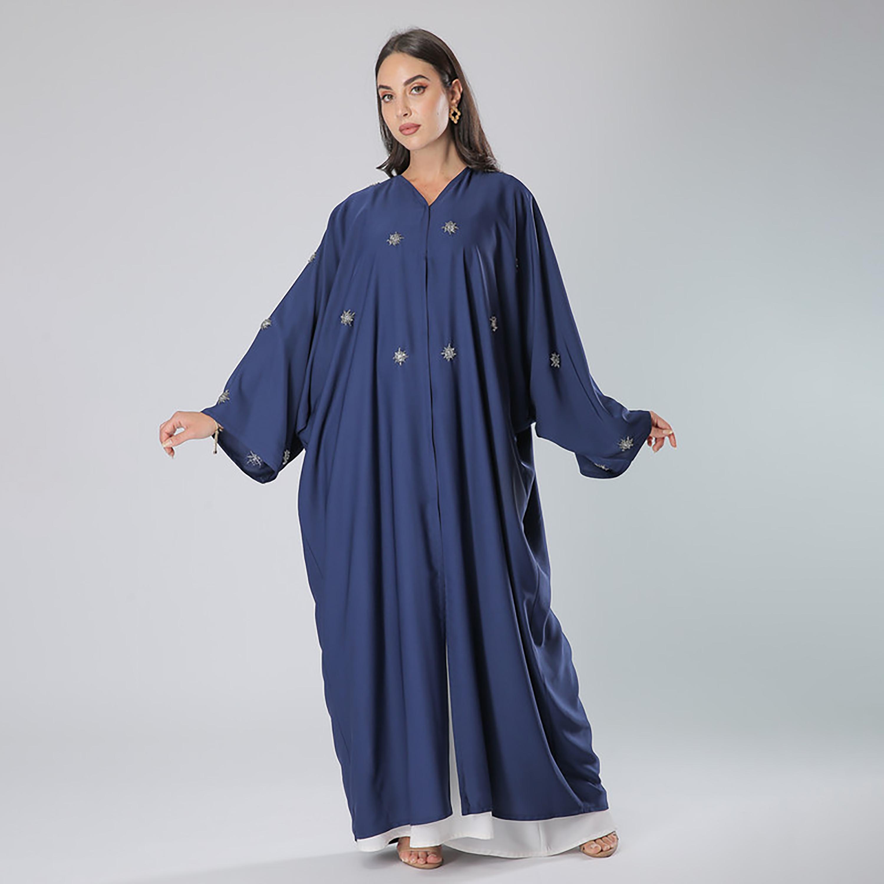 عباية زرقاء مطرزة بالترتر والخرز بأكمام واسعة مع شيلة من مويستريت-women-arabicclothing-abayas-image-1
