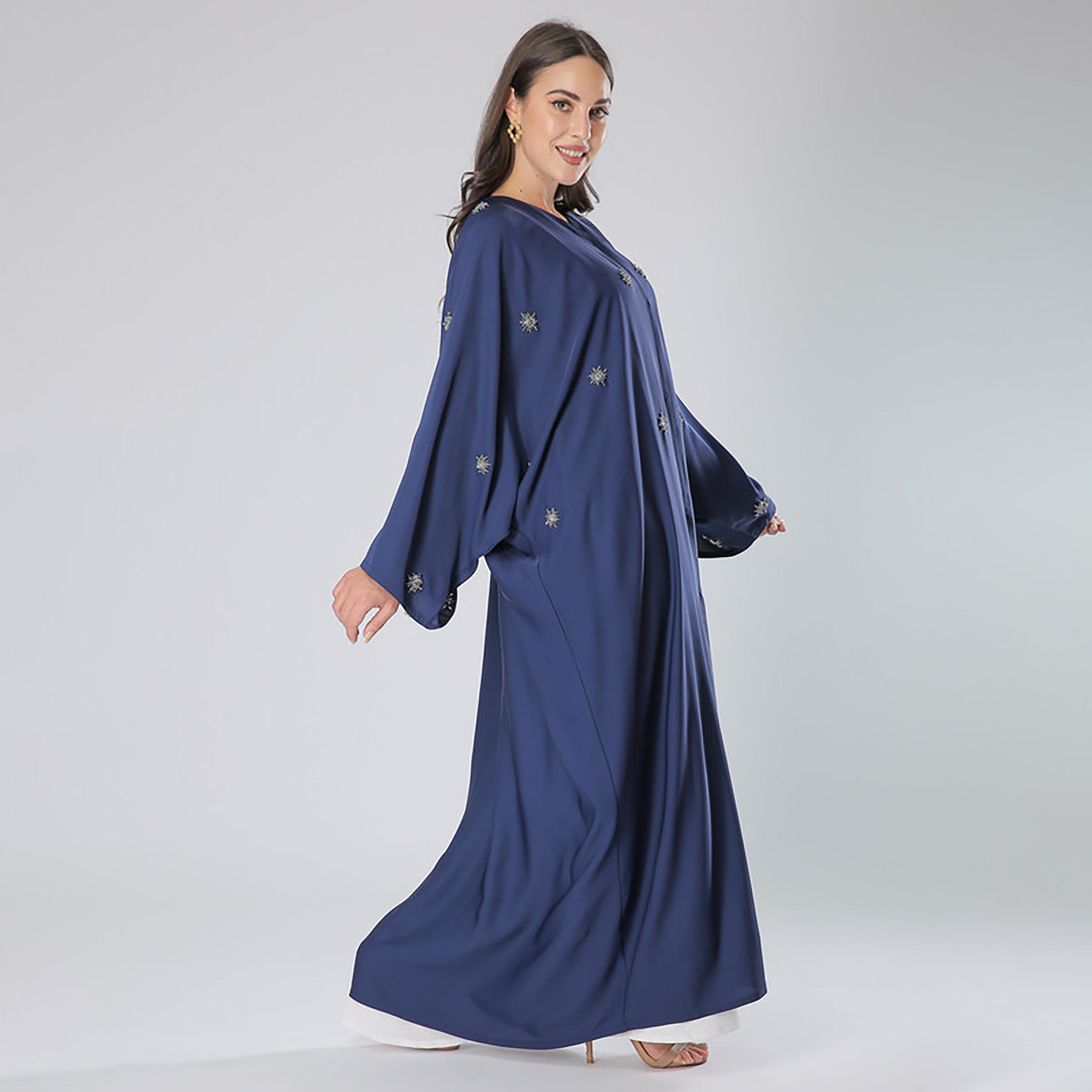 عباية زرقاء مطرزة بالترتر والخرز بأكمام واسعة مع شيلة من مويستريت-women-arabicclothing-abayas-image-3