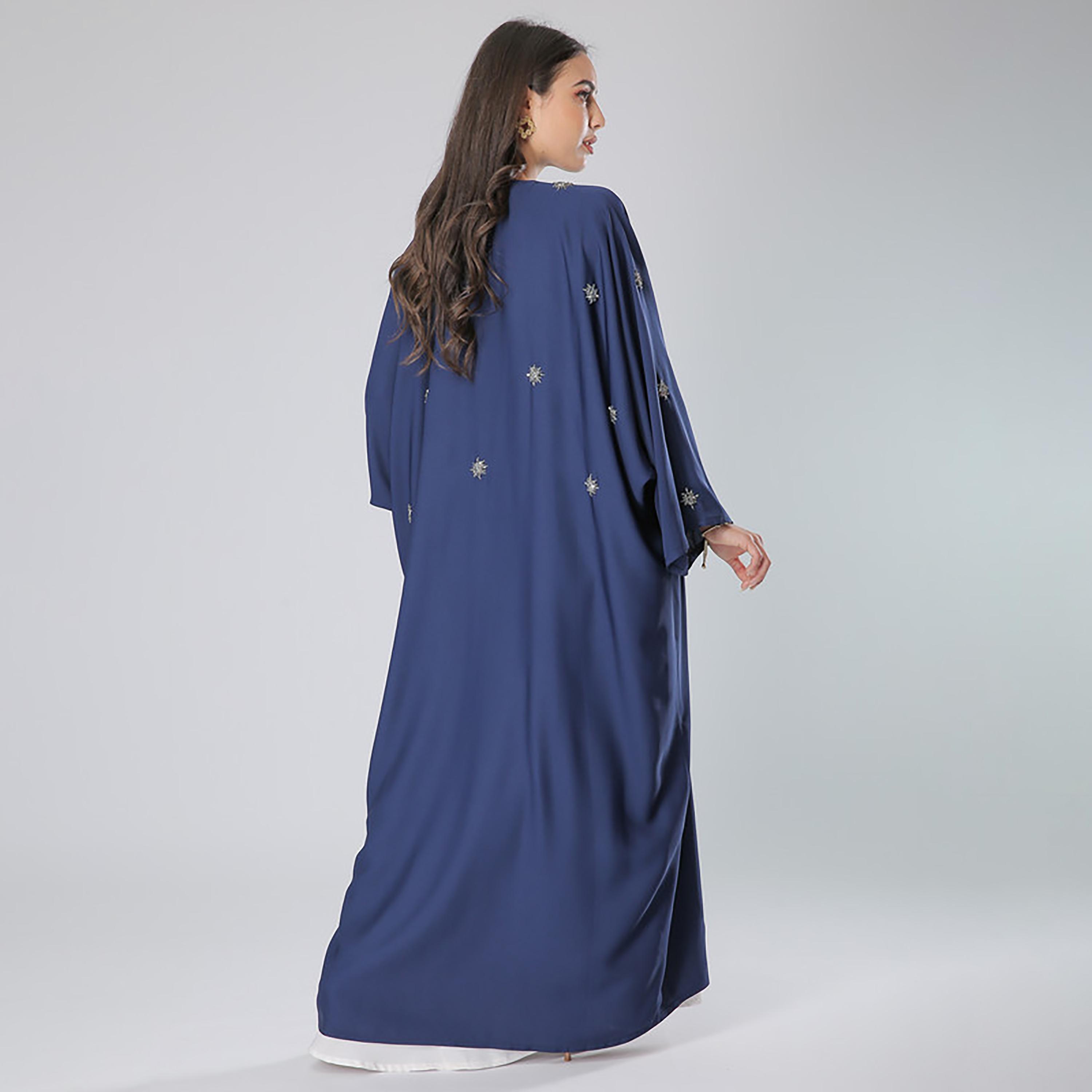 عباية زرقاء مطرزة بالترتر والخرز بأكمام واسعة مع شيلة من مويستريت-women-arabicclothing-abayas-image-4