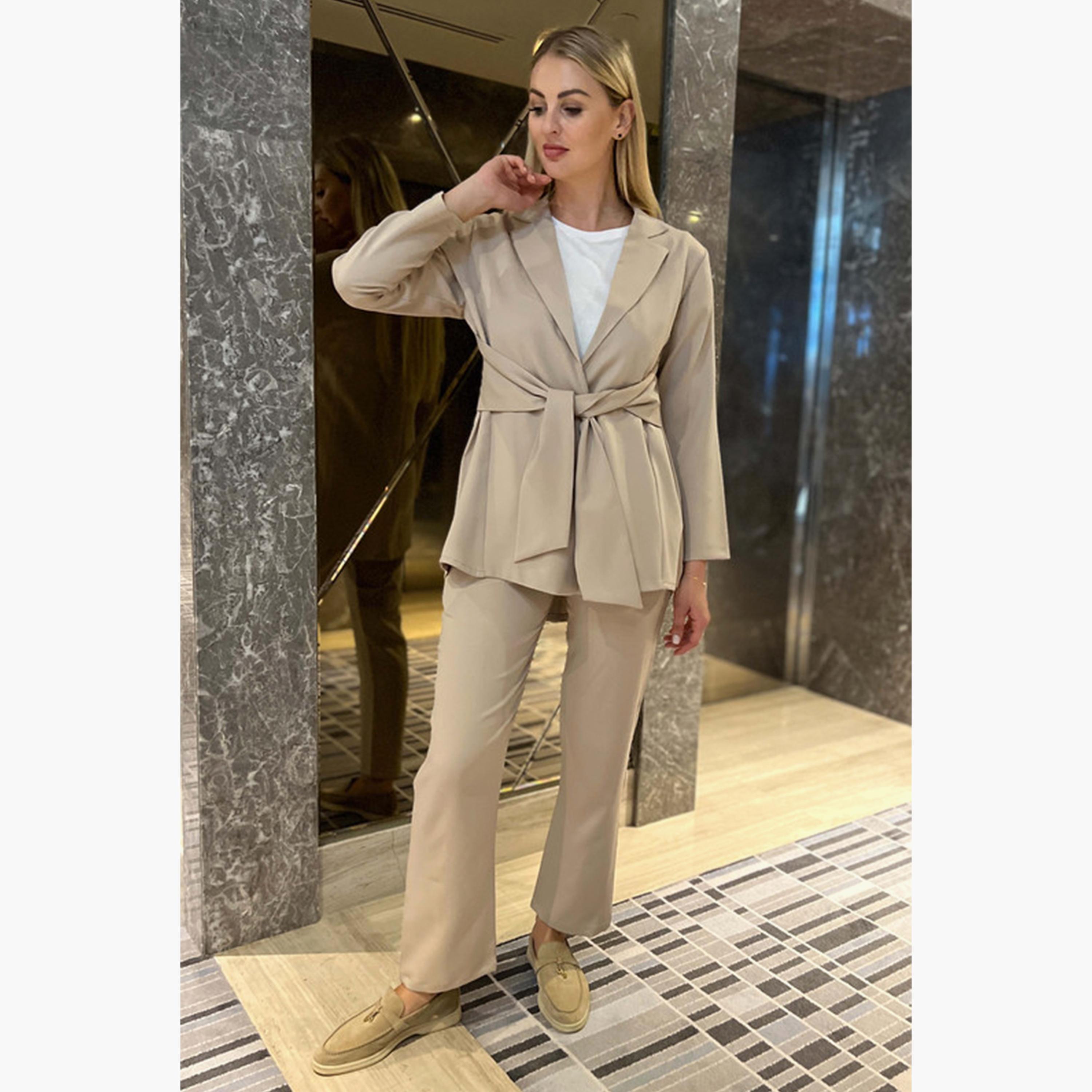 MOiSTREET 2-Piece Set Beige Barbie Crepe Notched Lapel Blazer and Pants-women-arabicclothing-abayainner-image-3
