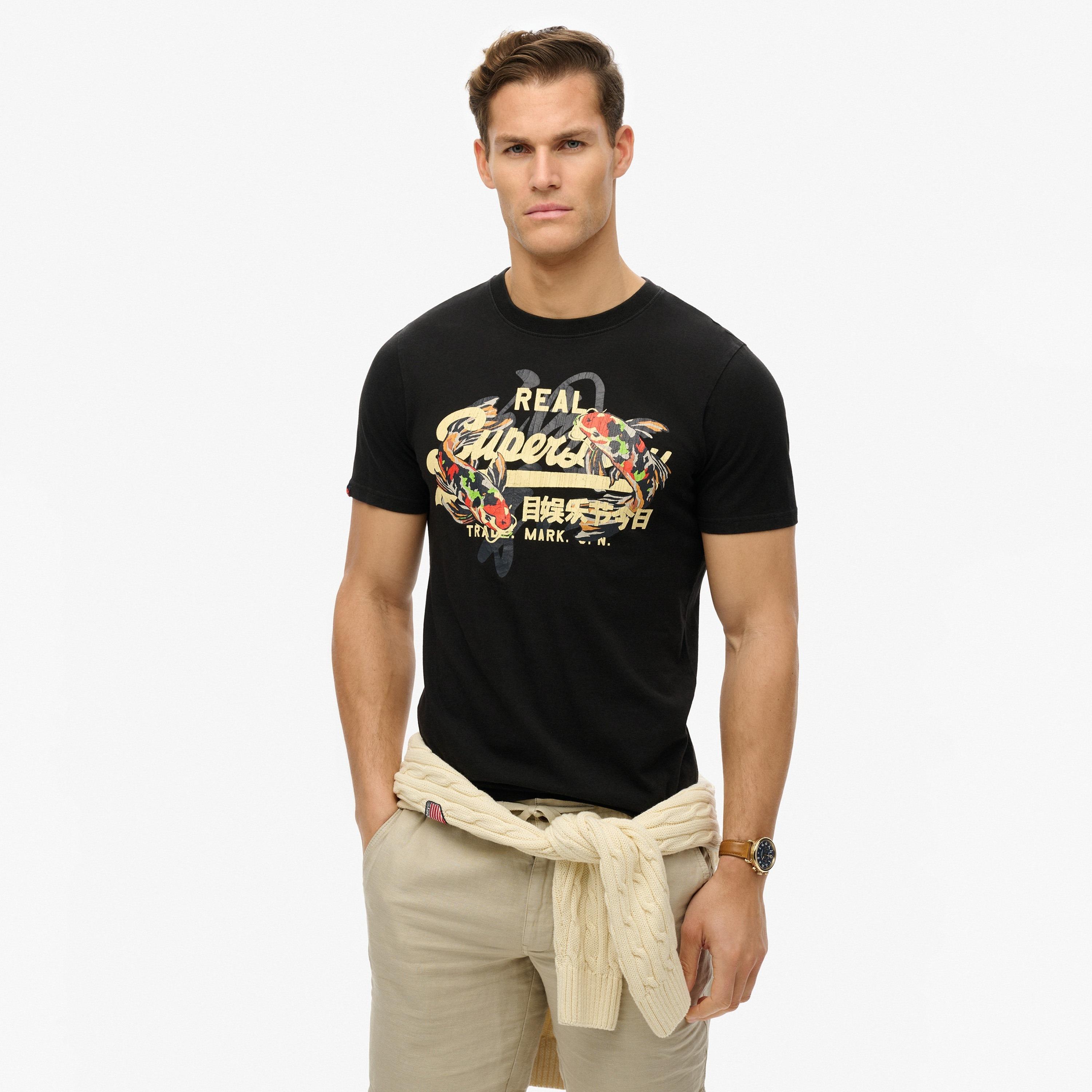 تي شيرت برسومات برقبة دائرية بأكمام قصيرة للرجال من سوبردراي-men-clothing-tshirtsandpolos-tshirts-image-1