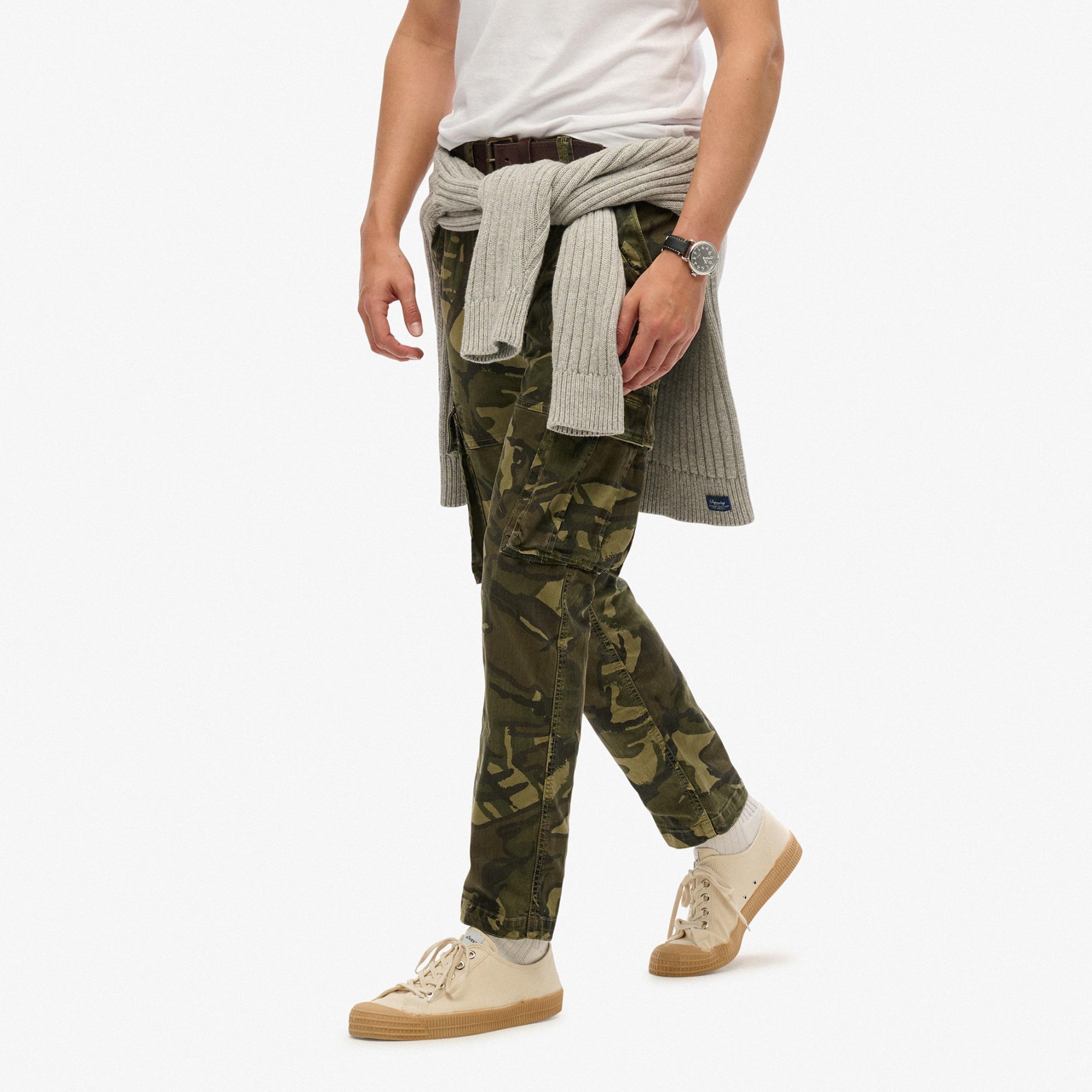 بنطال كارجو رجالي كاموفلاج متوسط الارتفاع بأزرار من سوبردراي-men-clothing-bottoms-joggers-image-3