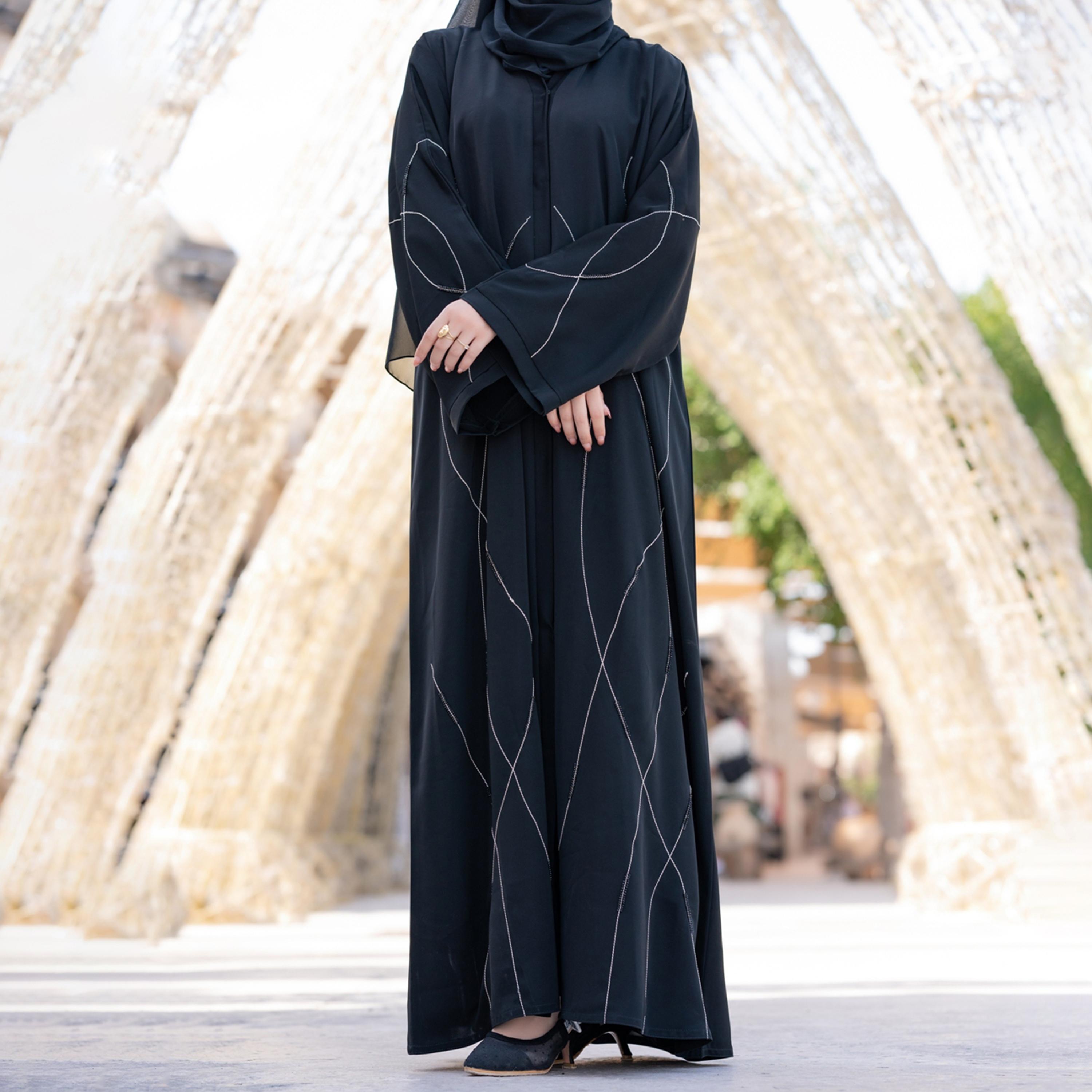 عباية نسائية مع حجاب بأكمام واسعة ومطرزة بالخرز الأسود من نخبه-women-arabicclothing-abayas-image-2