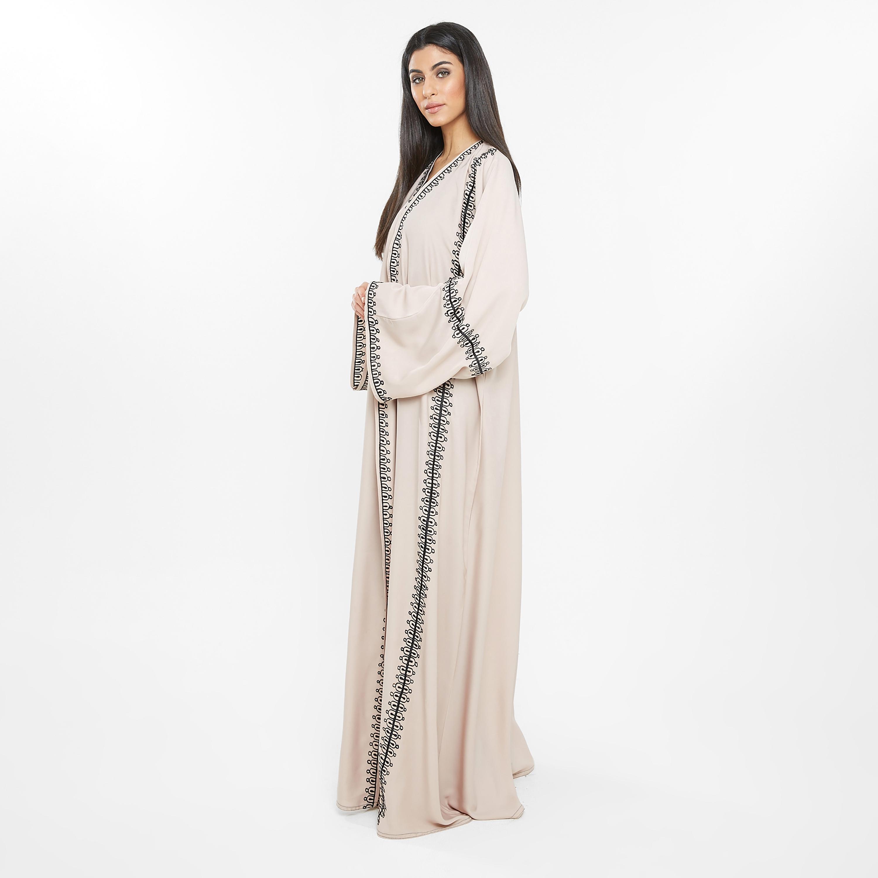 عباية نسائية باللون البيج مطرزة بفتحة أمامية وأكمام واسعة مع حجاب من نخبه-women-arabicclothing-abayas-image-2
